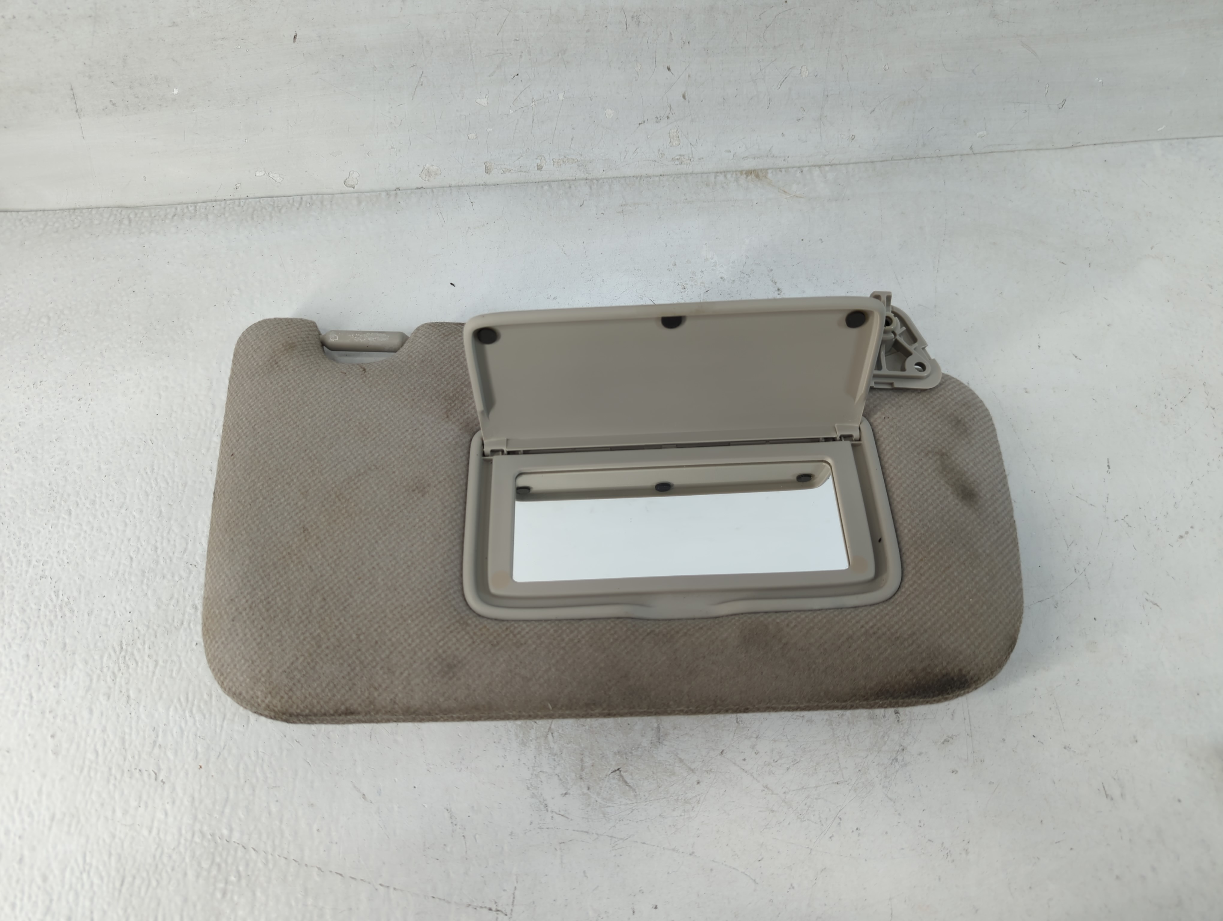 2013-2019 Nissan Sentra Passenger Sun Visor Mirror Right Sunvisor Grey 847848 - Oemusedautoparts1.com