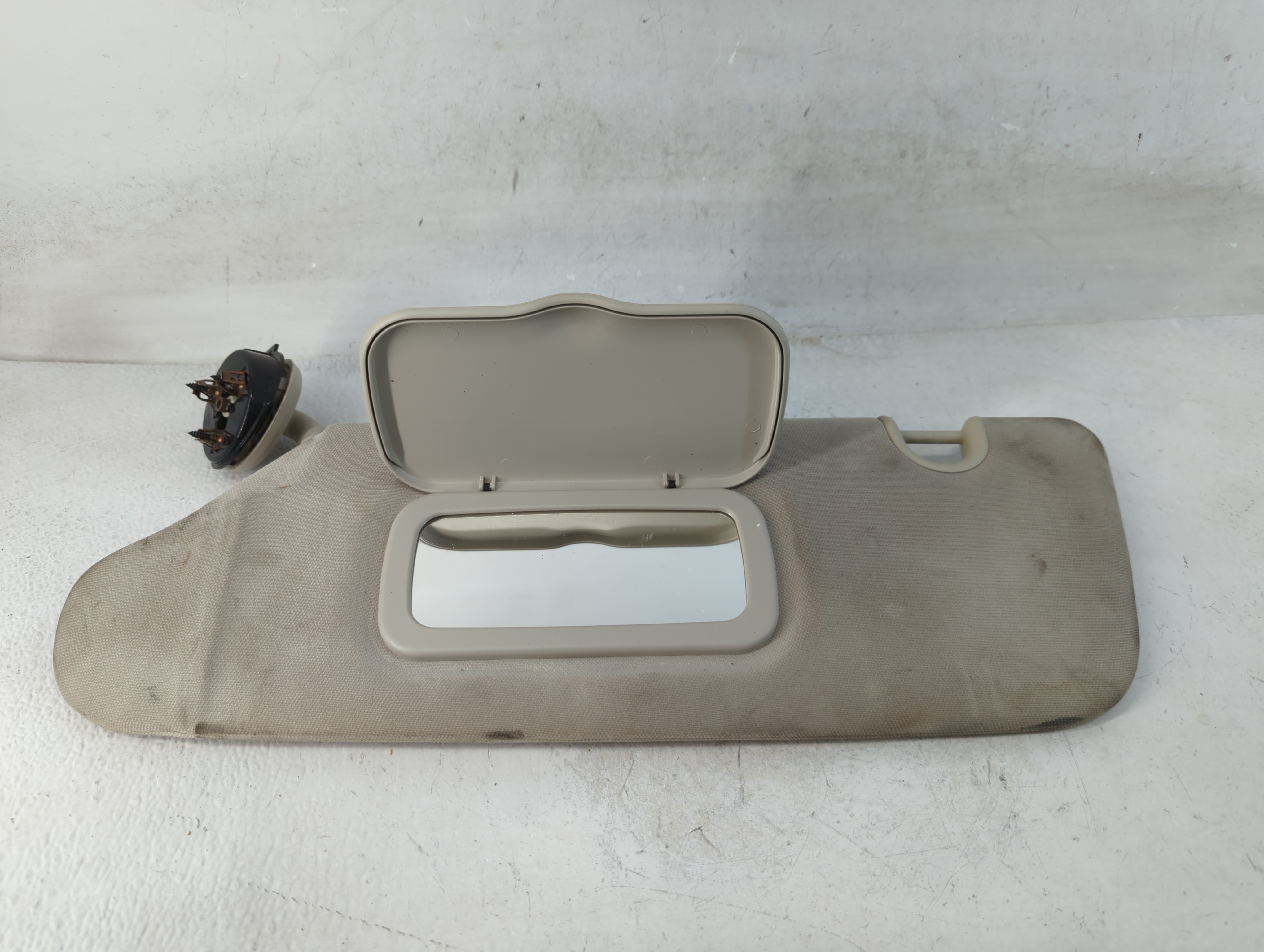 Picture of Dodge Caravan Driver Sun Visor Mirror Left Sunvisor Grey 847870