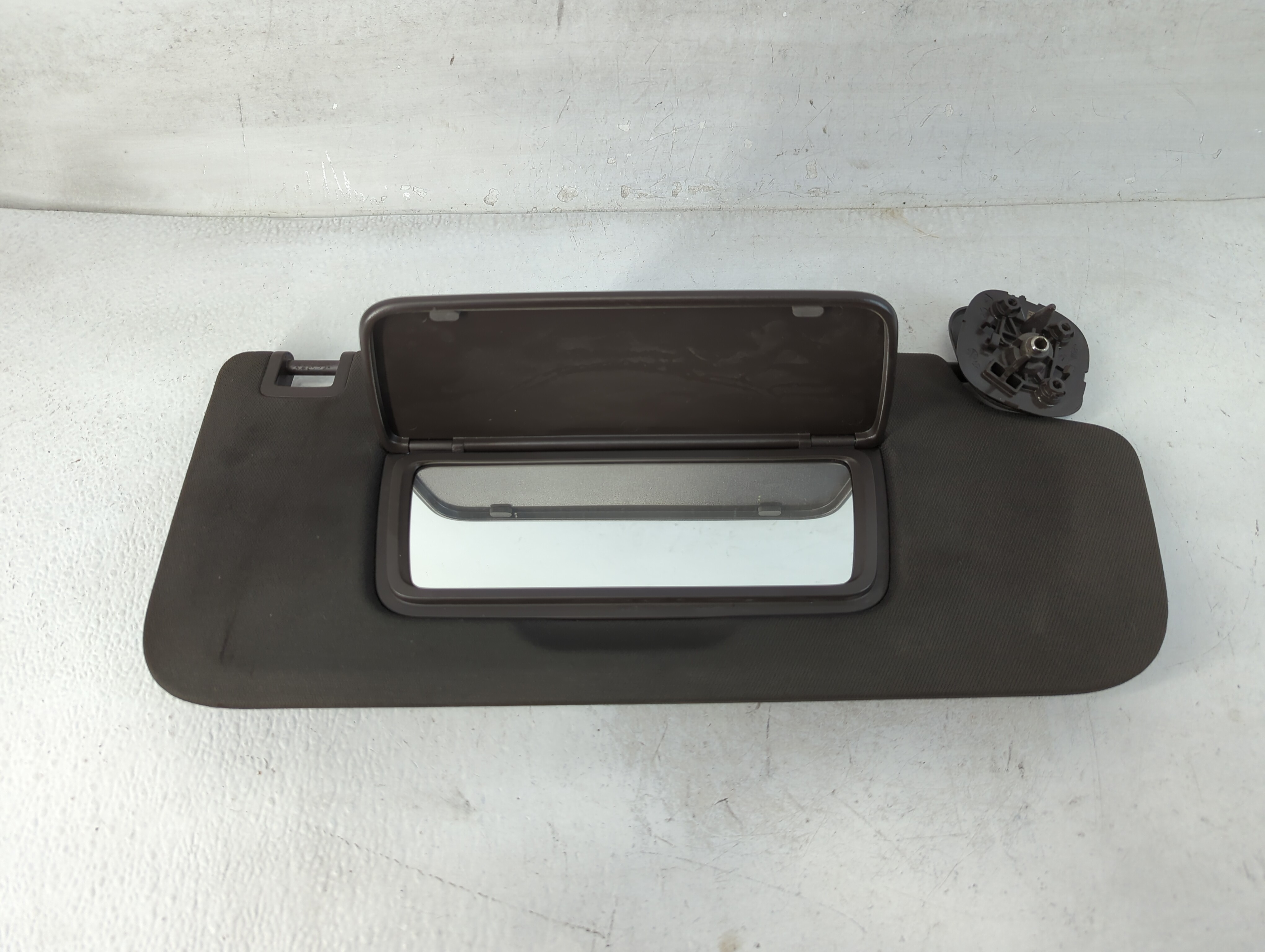 2019 Chevrolet Silverado 1500 Passenger Sun Visor Mirror Right Sunvisor 847873 - Oemusedautoparts1.com
