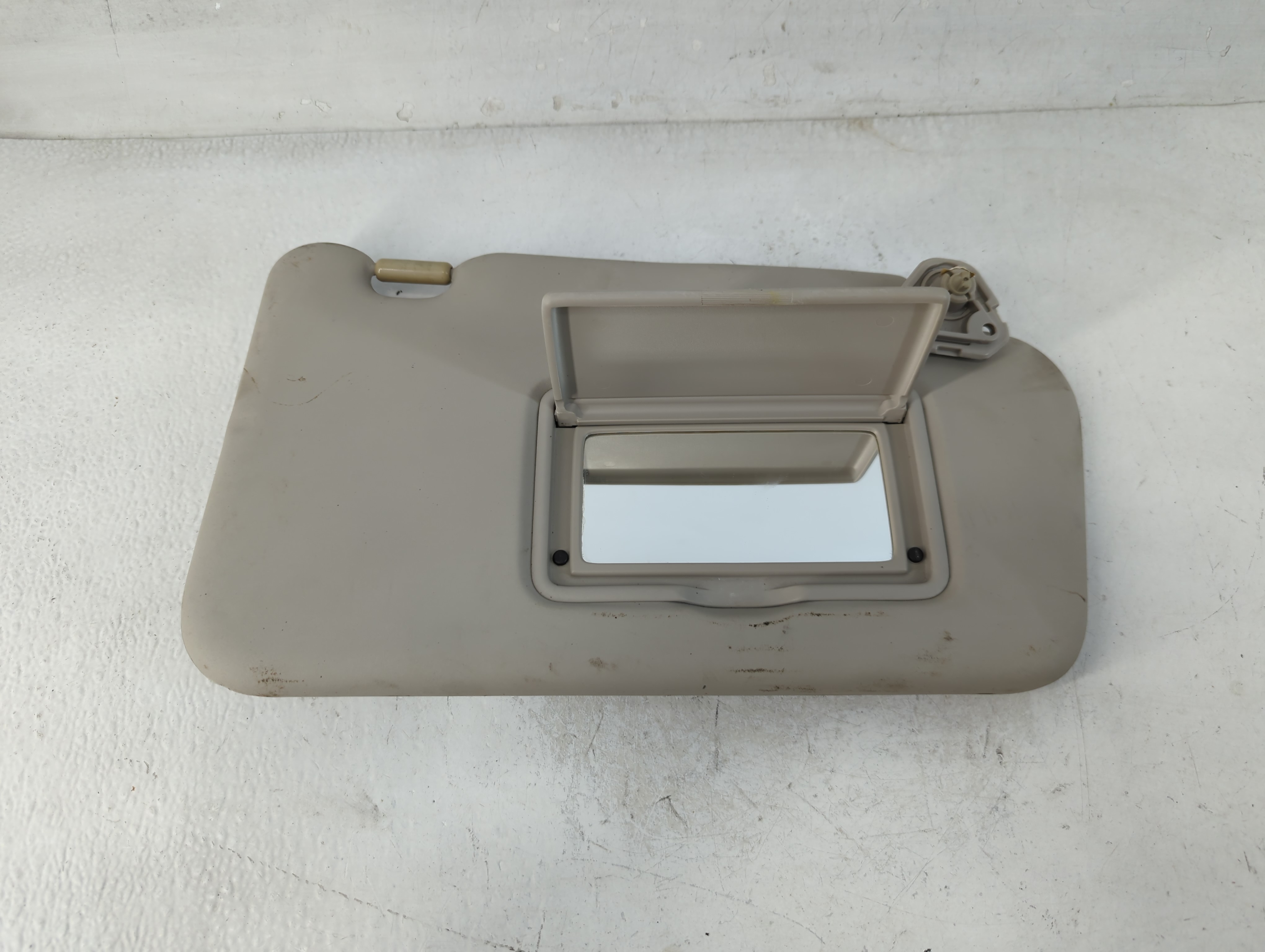 2011-2013 Nissan Juke Passenger Sun Visor Mirror Right Sunvisor Grey 847884 - Oemusedautoparts1.com