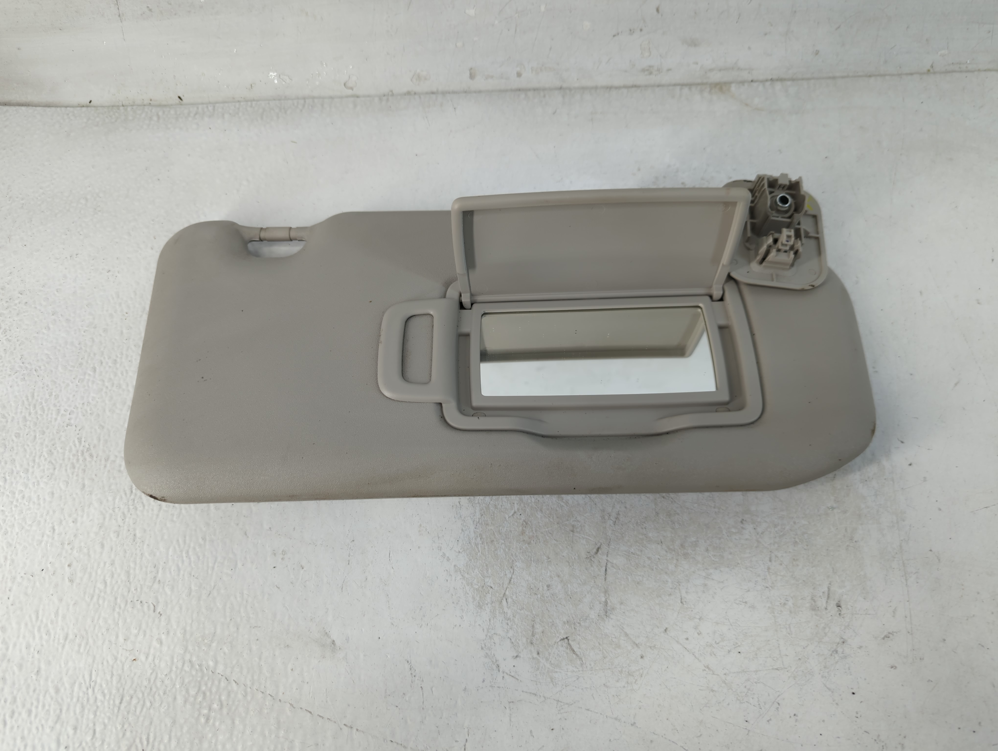 2020-2022 Nissan Sentra Passenger Sun Visor Mirror Right Sunvisor Grey 847887 - Oemusedautoparts1.com