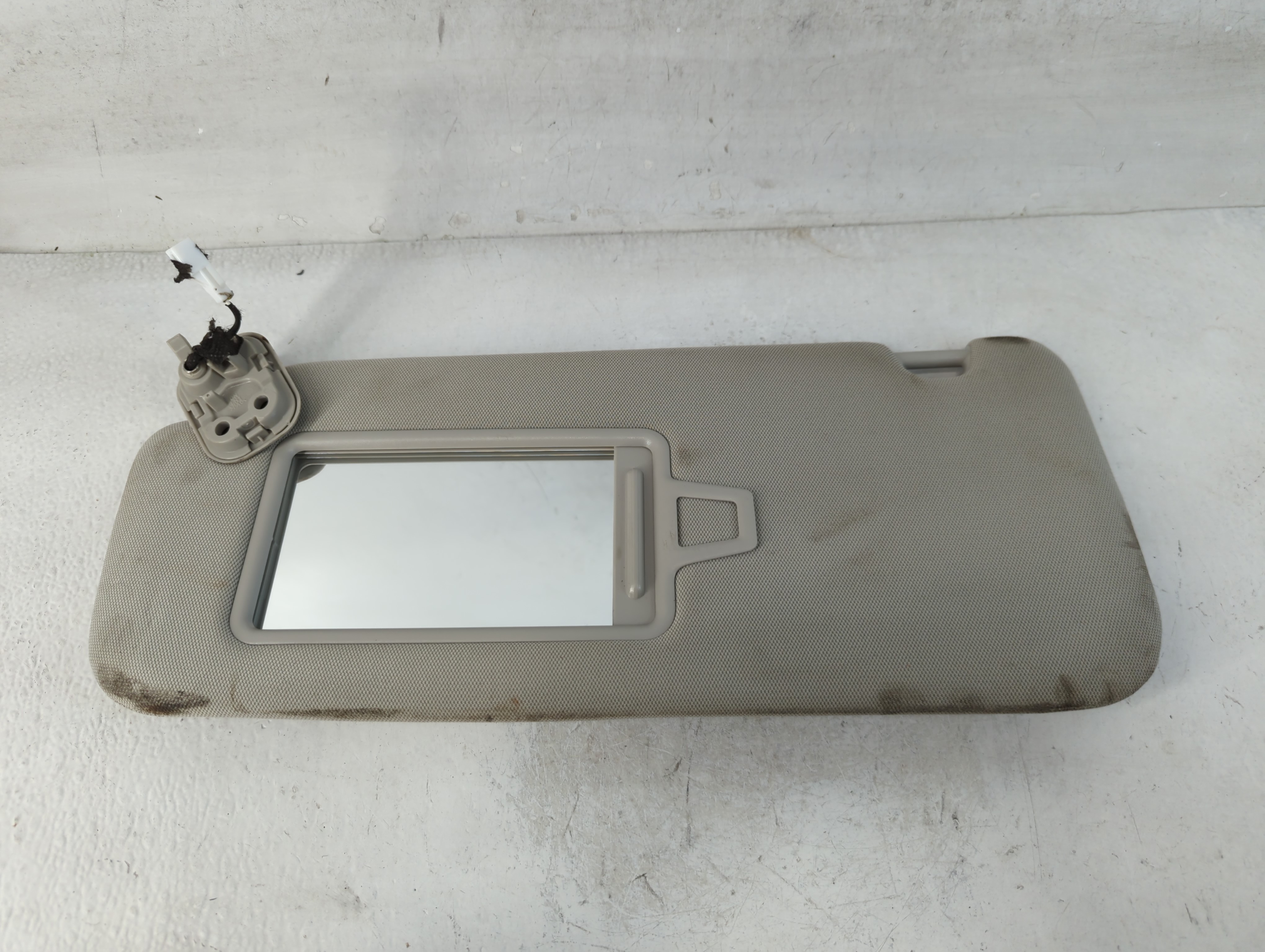 2020-2022 Kia Telluride Driver Sun Visor Mirror Left Sunvisor Grey 847906 - Oemusedautoparts1.com