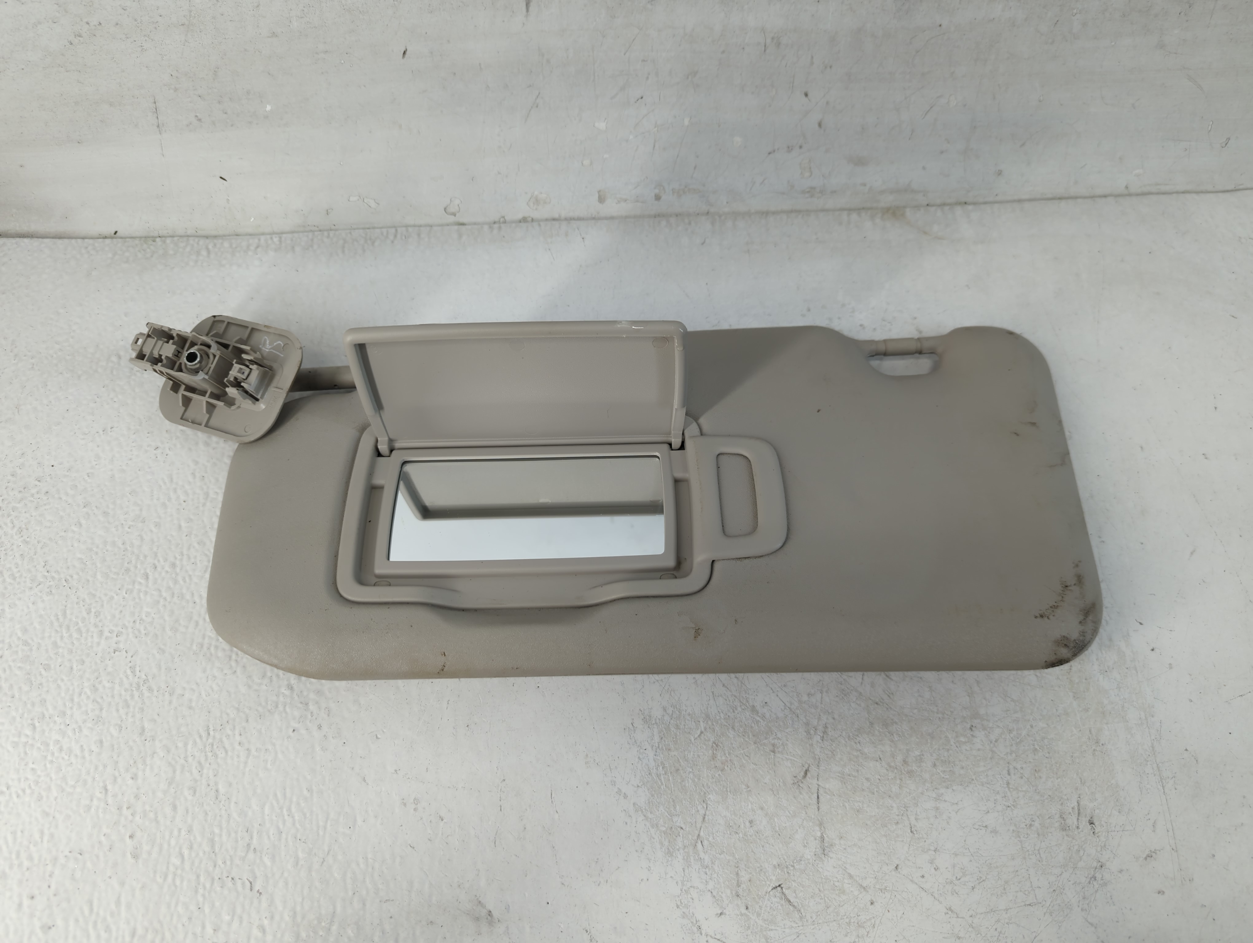 2020-2022 Nissan Sentra Driver Sun Visor Mirror Left Sunvisor Grey 847935 - Oemusedautoparts1.com