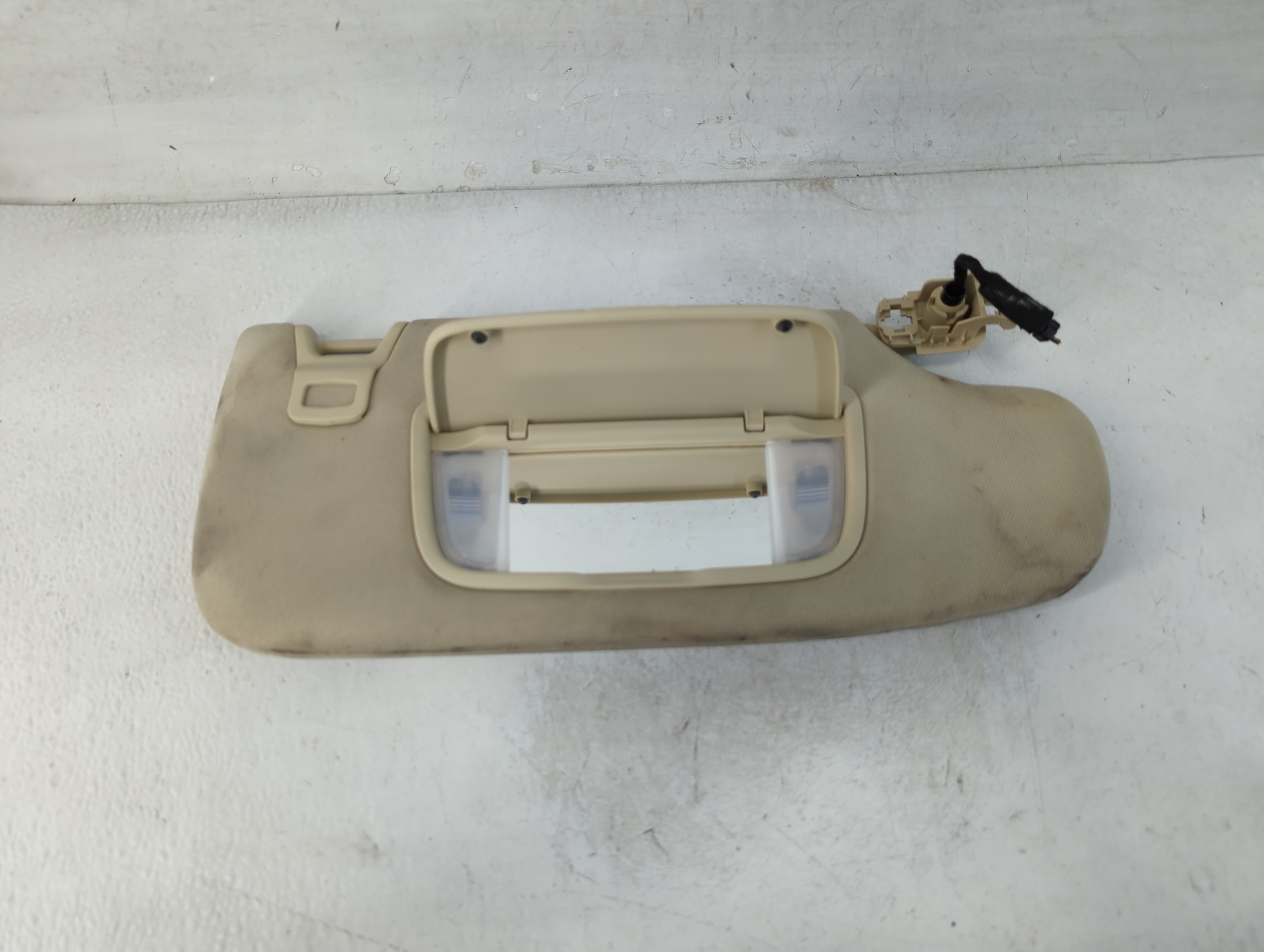 2013-2014 Ford Fusion Passenger Sun Visor Mirror Right Sunvisor Tan 847950 - Oemusedautoparts1.com