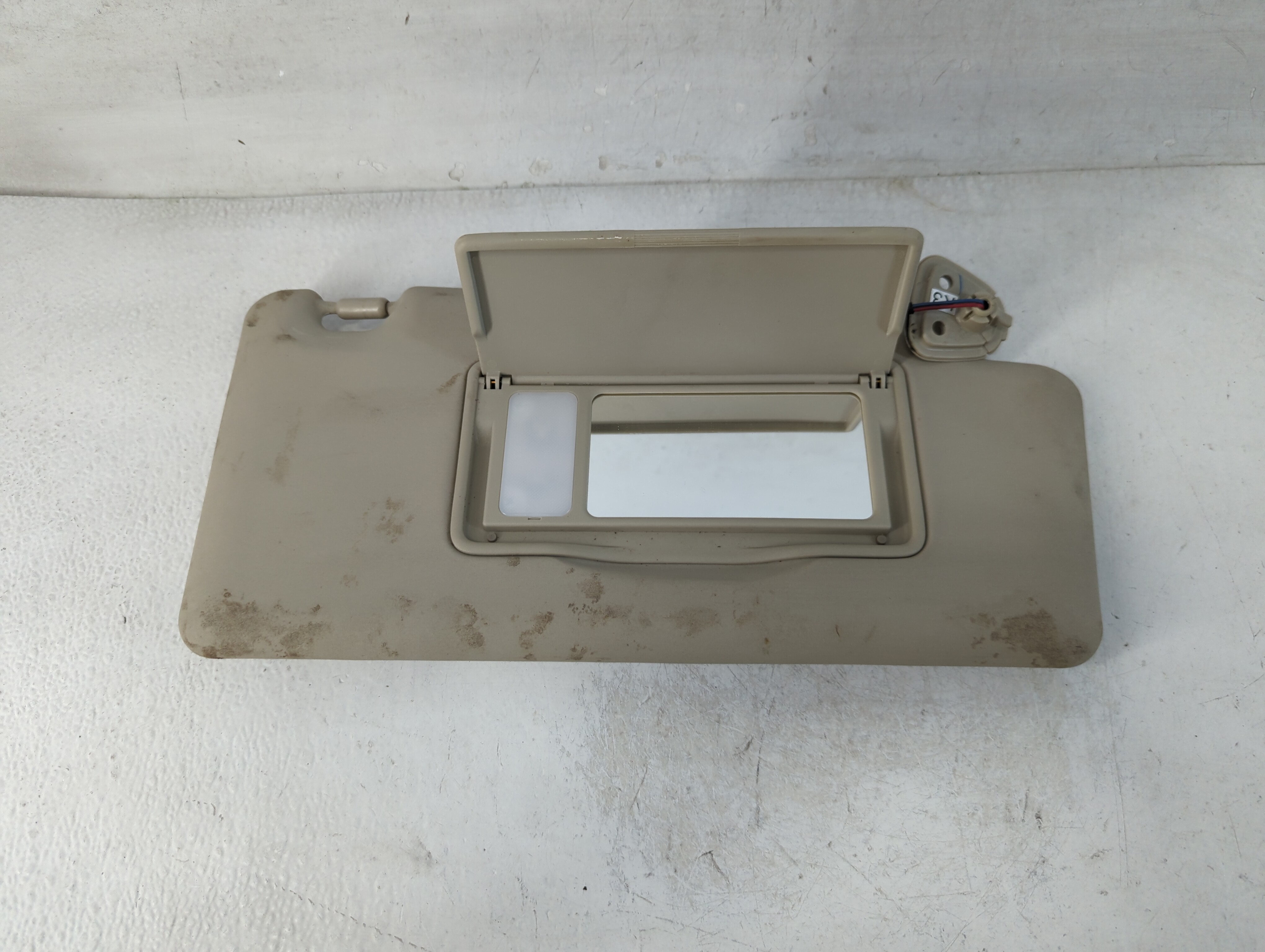 2008-2015 Nissan Rogue Passenger Sun Visor Mirror Right Sunvisor Grey 847953 - Oemusedautoparts1.com