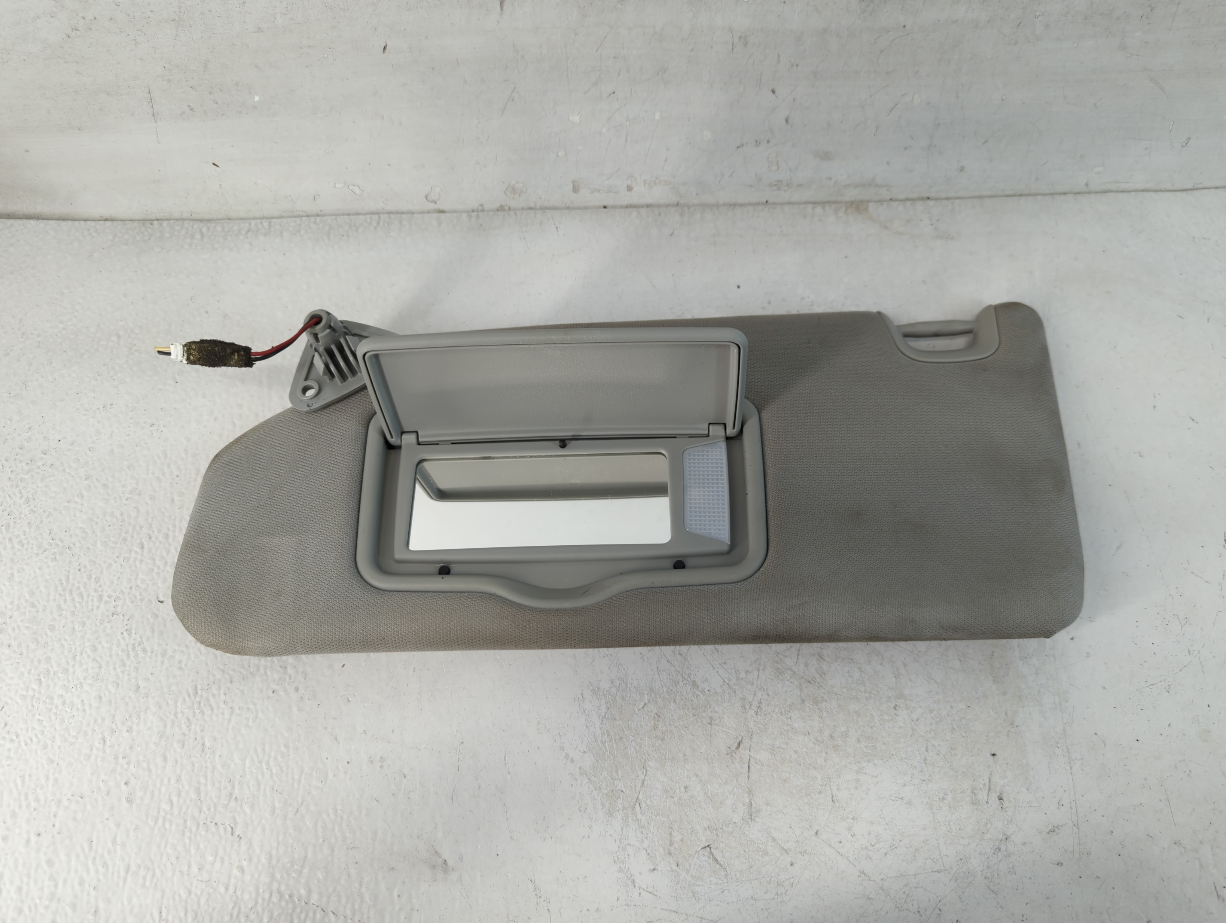 2013 Mitsubishi Outlander Sport Driver Sun Visor Mirror Left Sunvisor 847963 - Oemusedautoparts1.com