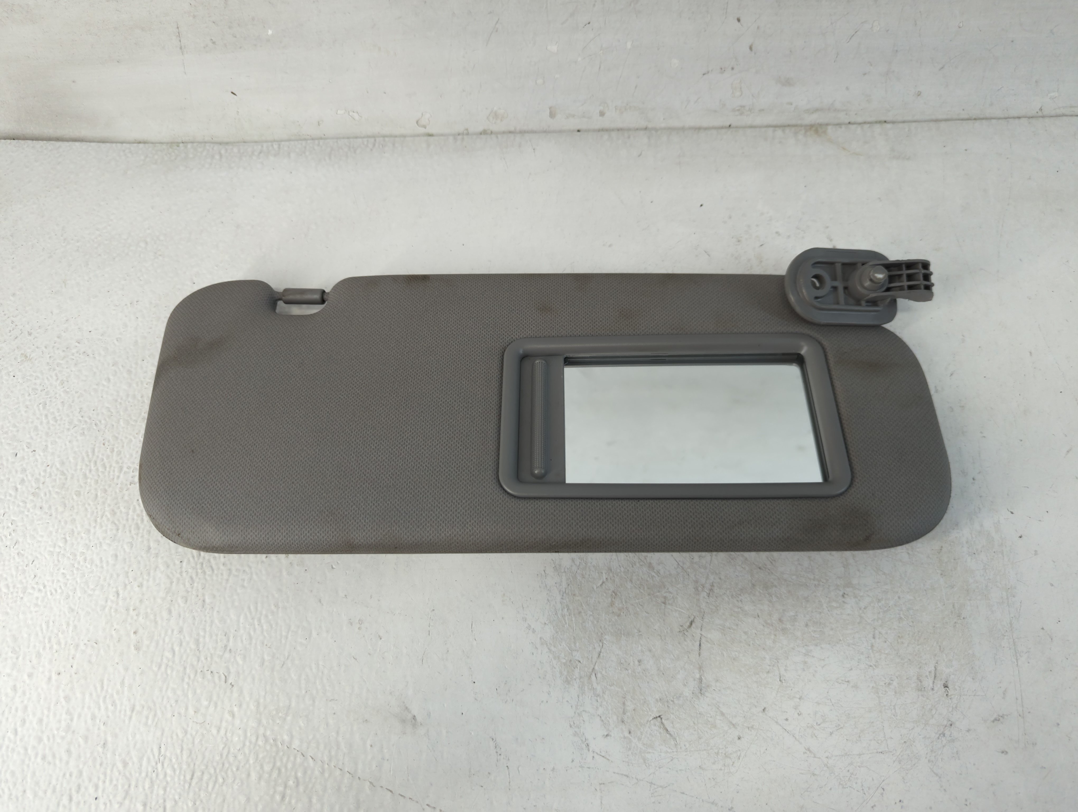 2014-2017 Hyundai Accent Passenger Sun Visor Mirror Right Sunvisor 847968 - Oemusedautoparts1.com