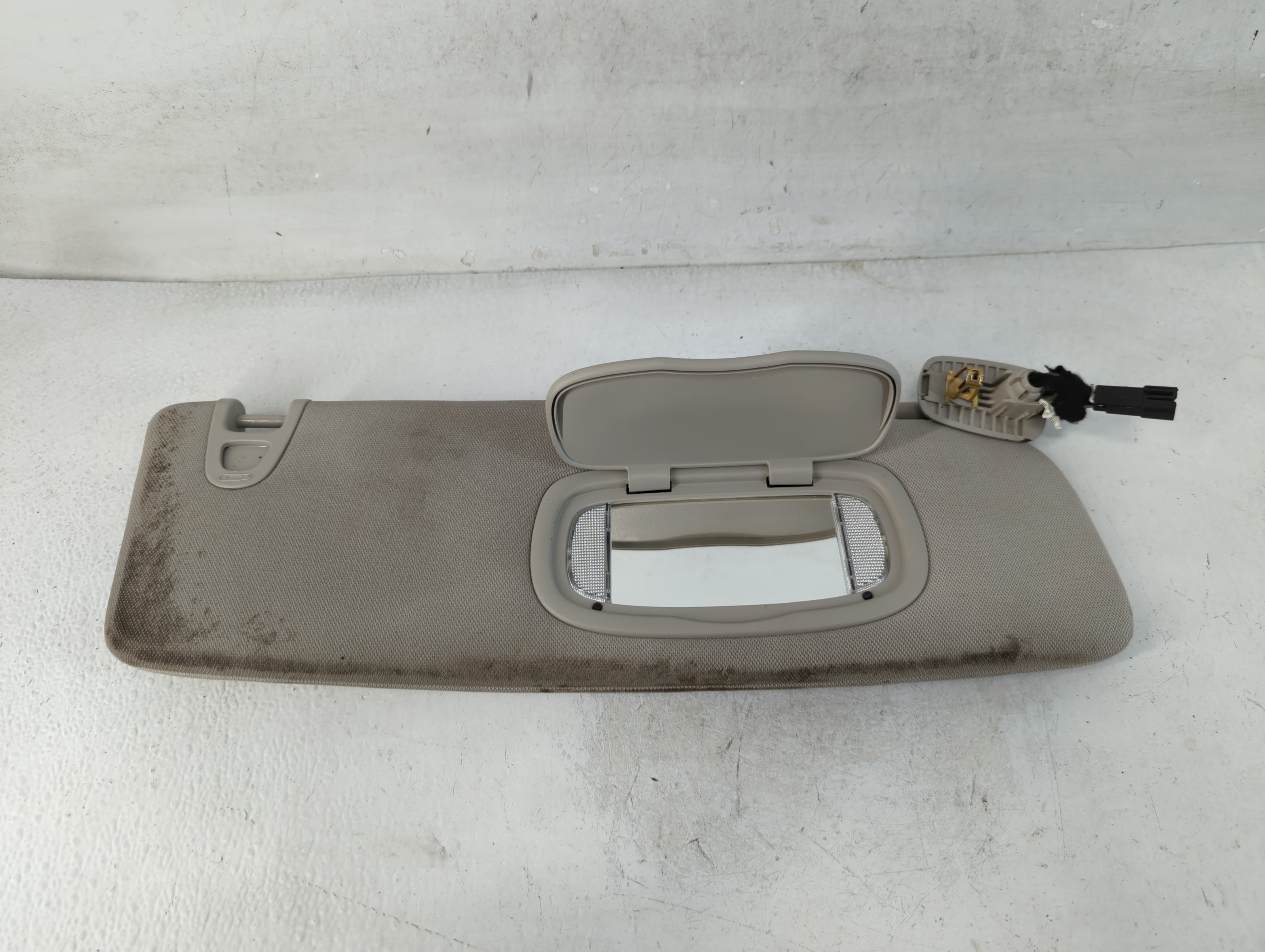 2021-2022 Chrysler Pacifica Passenger Sun Visor Mirror Right Sunvisor 847984 - Oemusedautoparts1.com