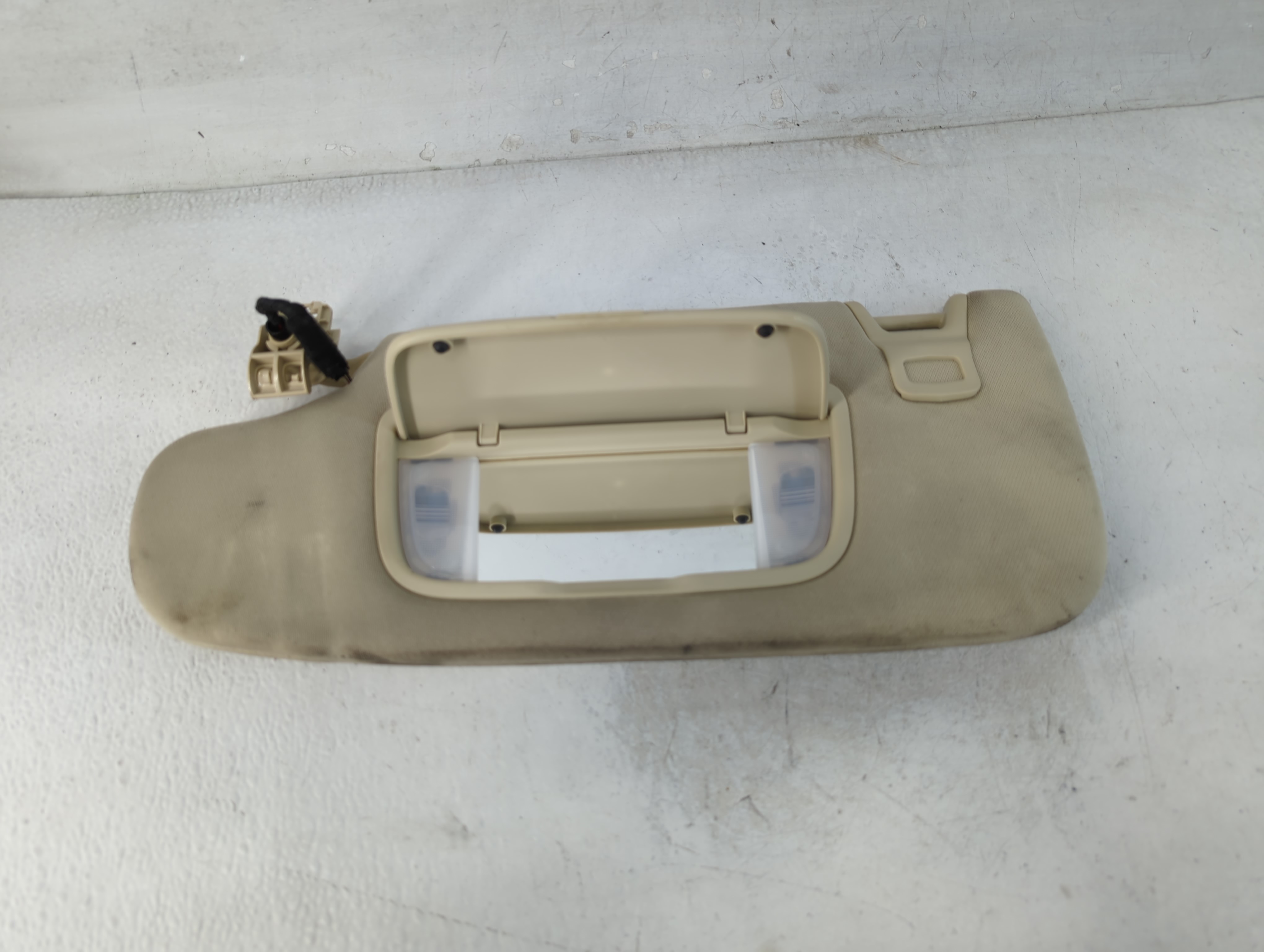 2013-2014 Ford Fusion Driver Sun Visor Mirror Left Sunvisor Tan 847991 - Oemusedautoparts1.com
