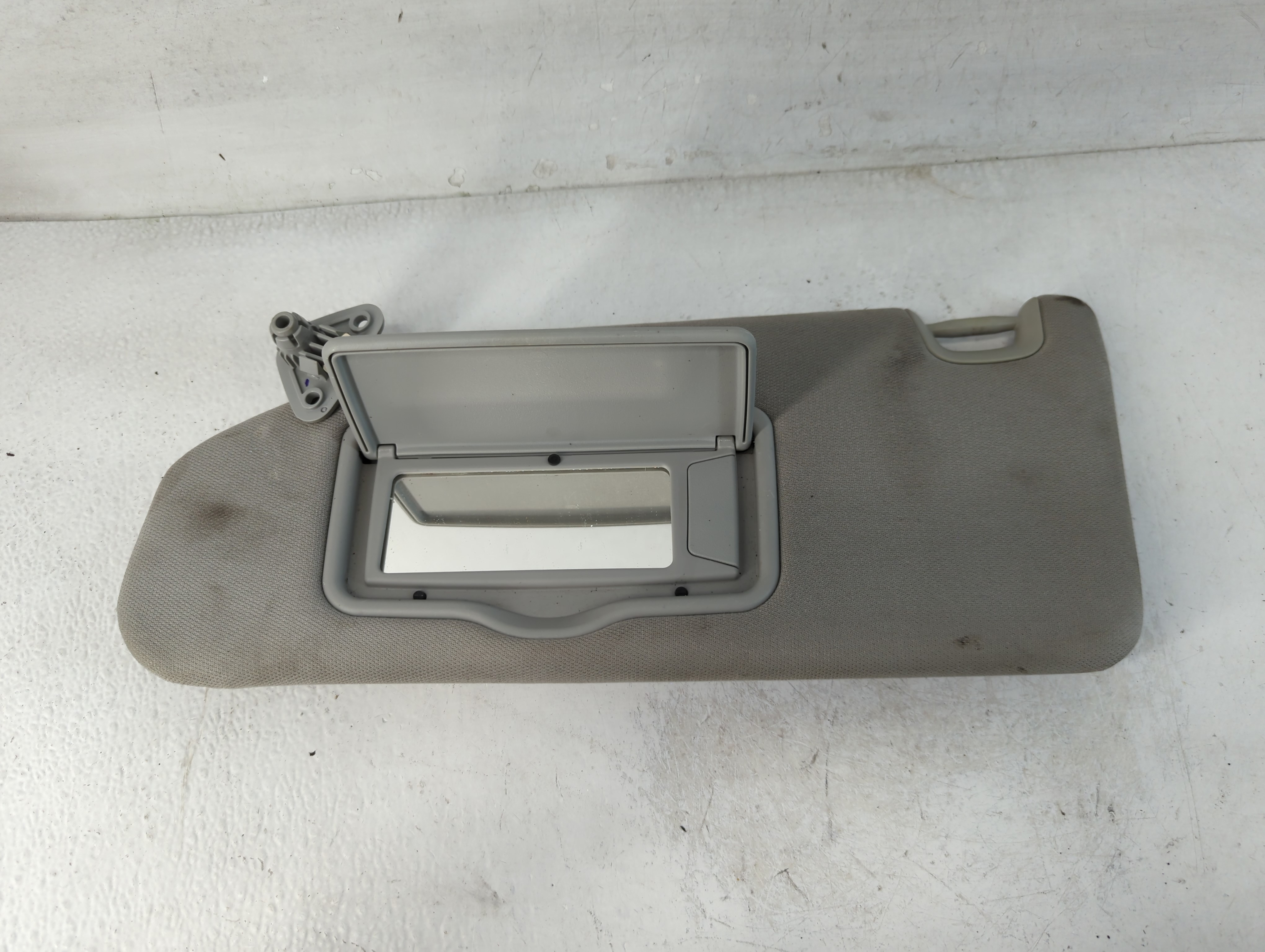 2013 Mitsubishi Outlander Sport Driver Sun Visor Mirror Left Sunvisor 847998 - Oemusedautoparts1.com