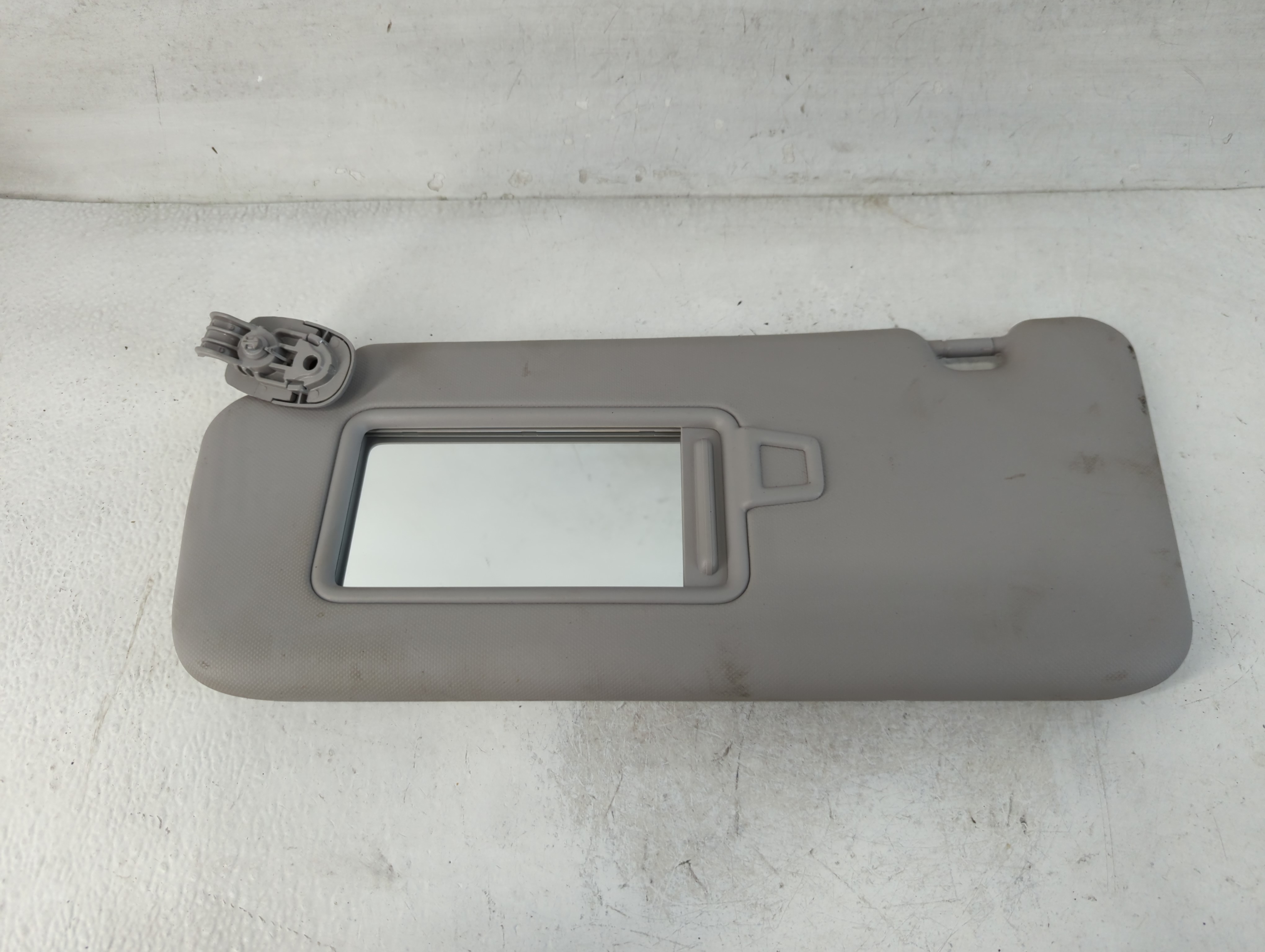 2018-2021 Hyundai Kona Driver Sun Visor Mirror Left Sunvisor Pale Grey 848013 - Oemusedautoparts1.com