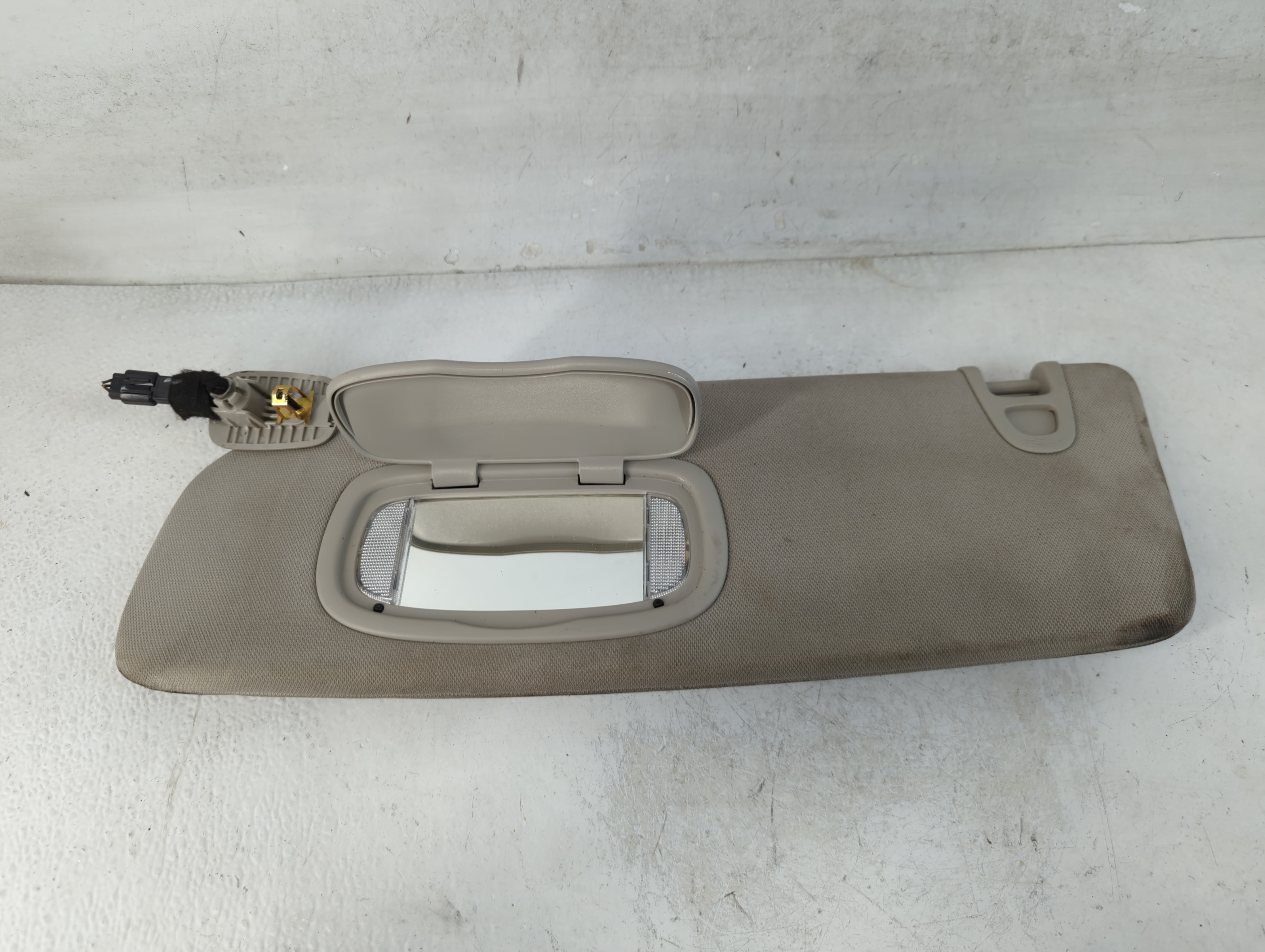 Dodge Ram 2500 Driver Sun Visor Mirror Left Sunvisor Grey 848015 - Oemusedautoparts1.com