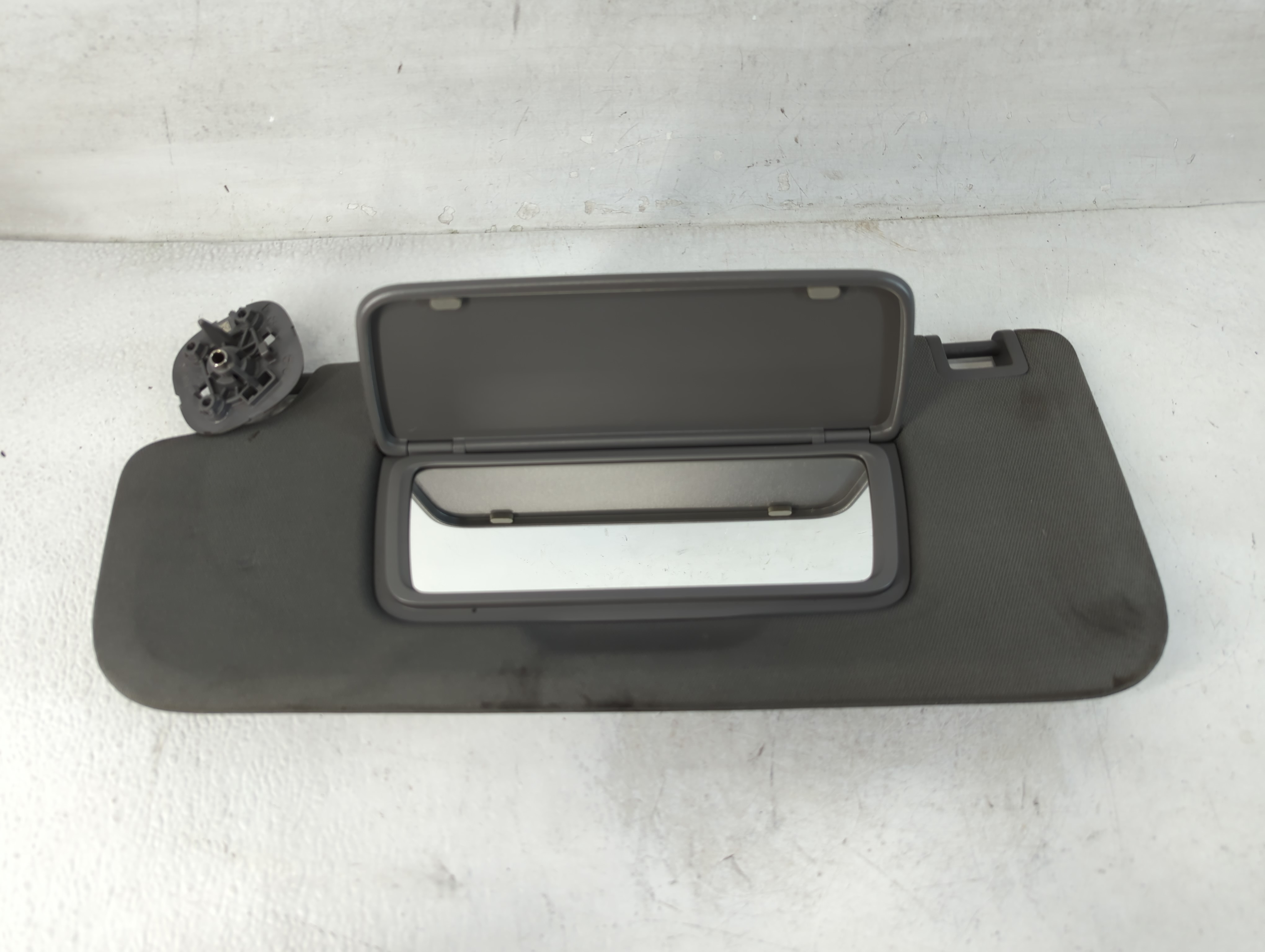 2019-2022 Chevrolet Silverado 1500 Driver Sun Visor Mirror Left Sunvisor 848034 - Oemusedautoparts1.com