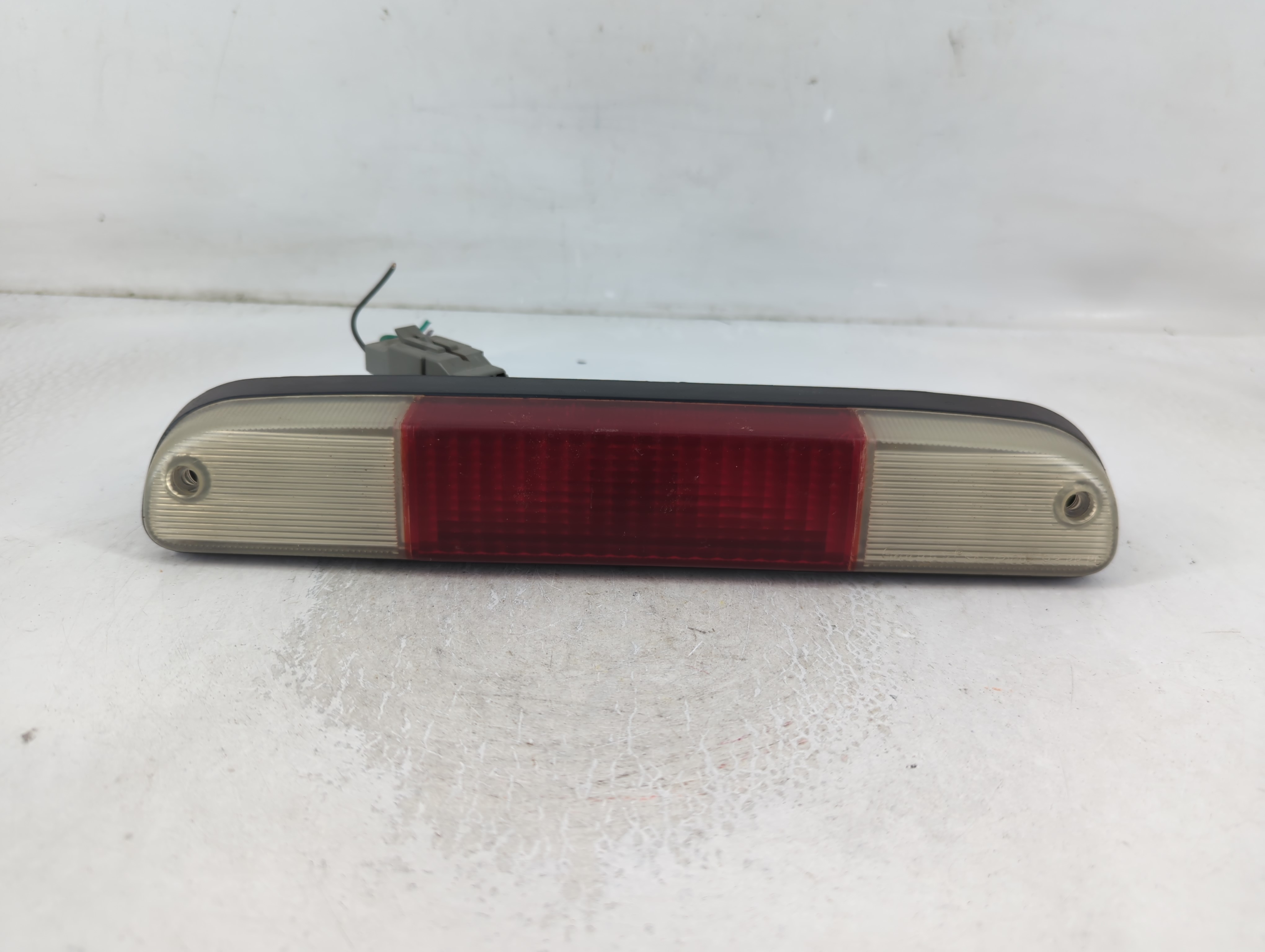 2003 Lincoln Town Car Third Brake Light Tail Light 848042 - Oemusedautoparts1.com