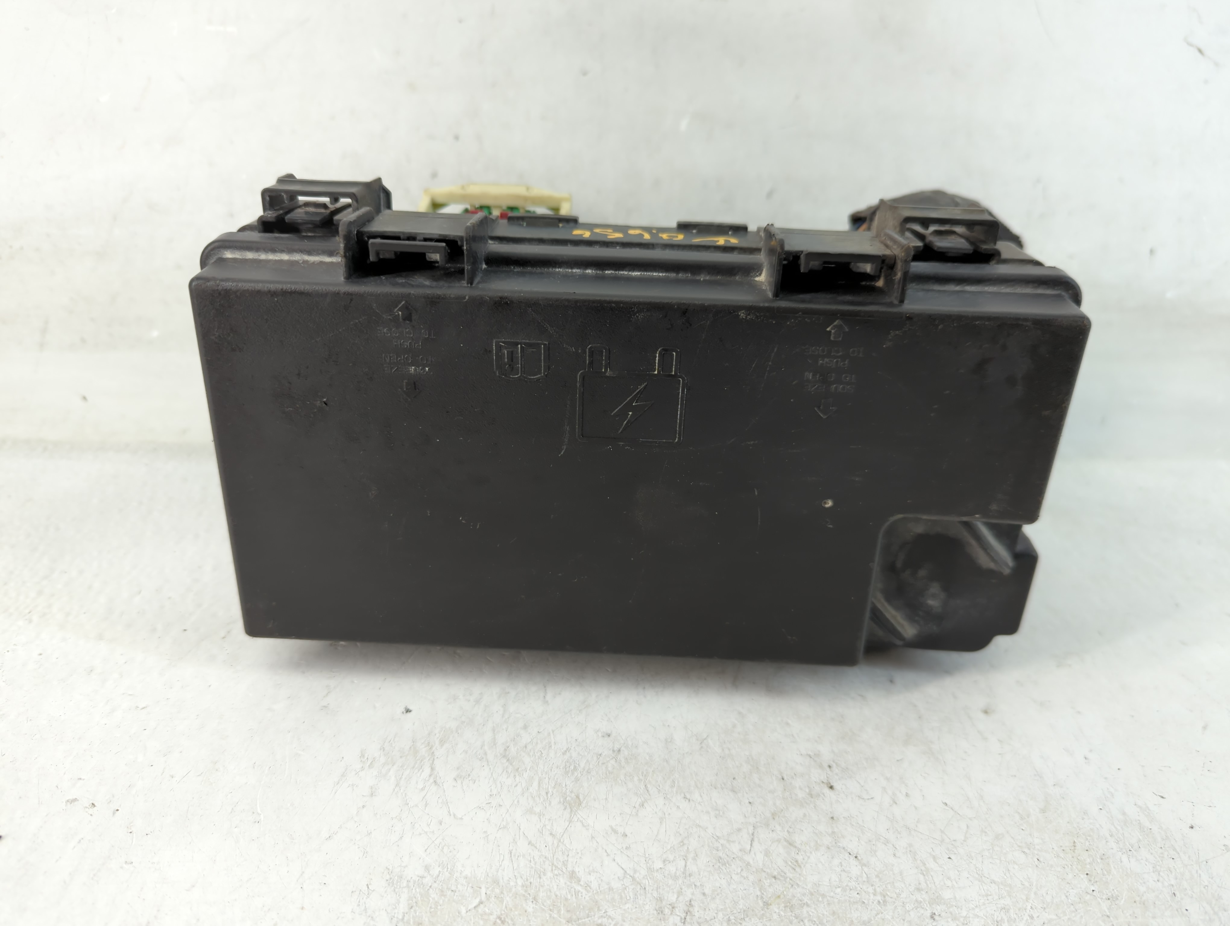 2014 Chrysler Town & Country Chassis Control Module Ccm Bcm Body Control 848068 - Oemusedautoparts1.com