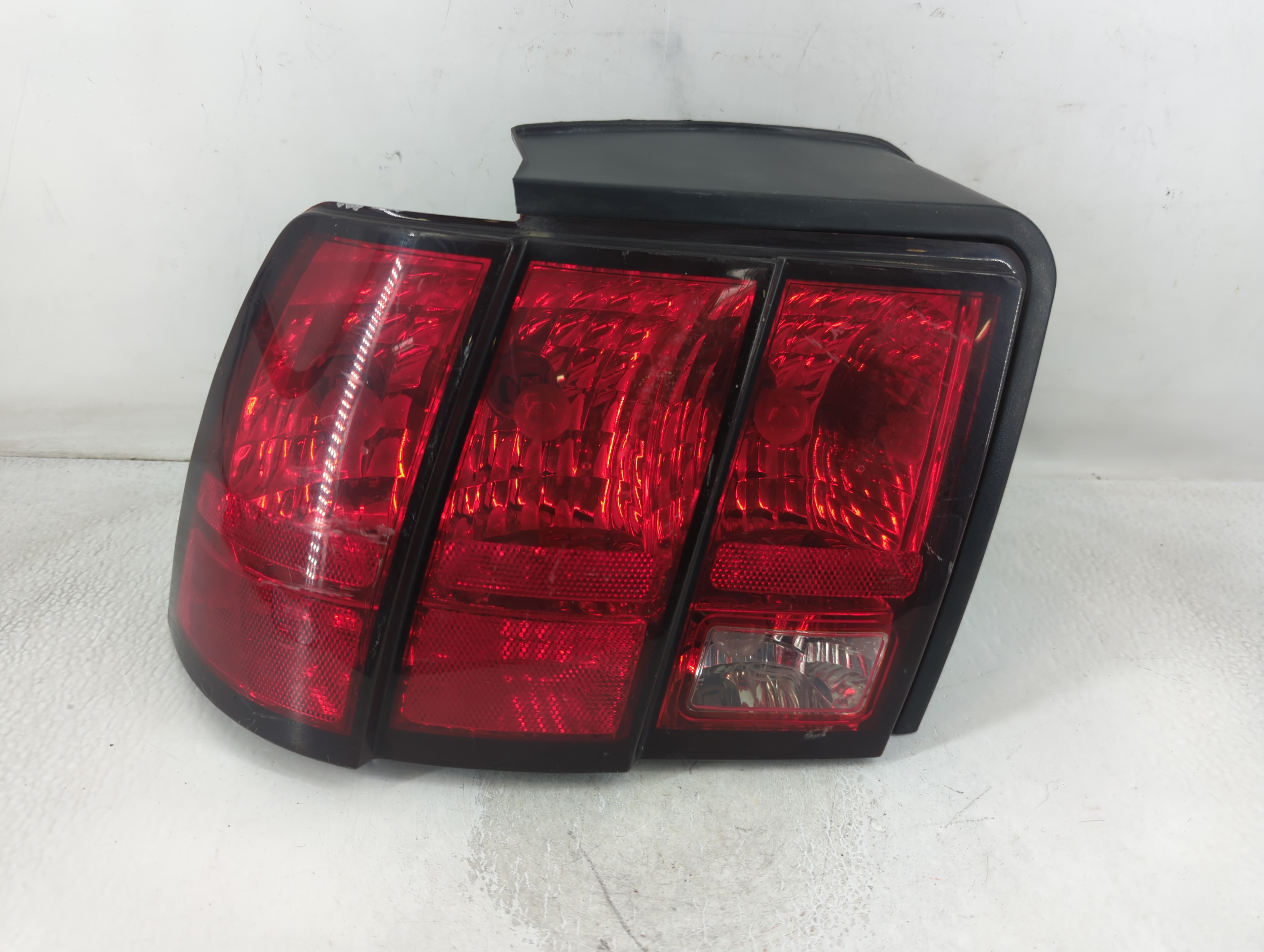 1999-2004 Ford Mustang Driver Left Side Tail Light Taillight Oem 848137 - Oemusedautoparts1.com