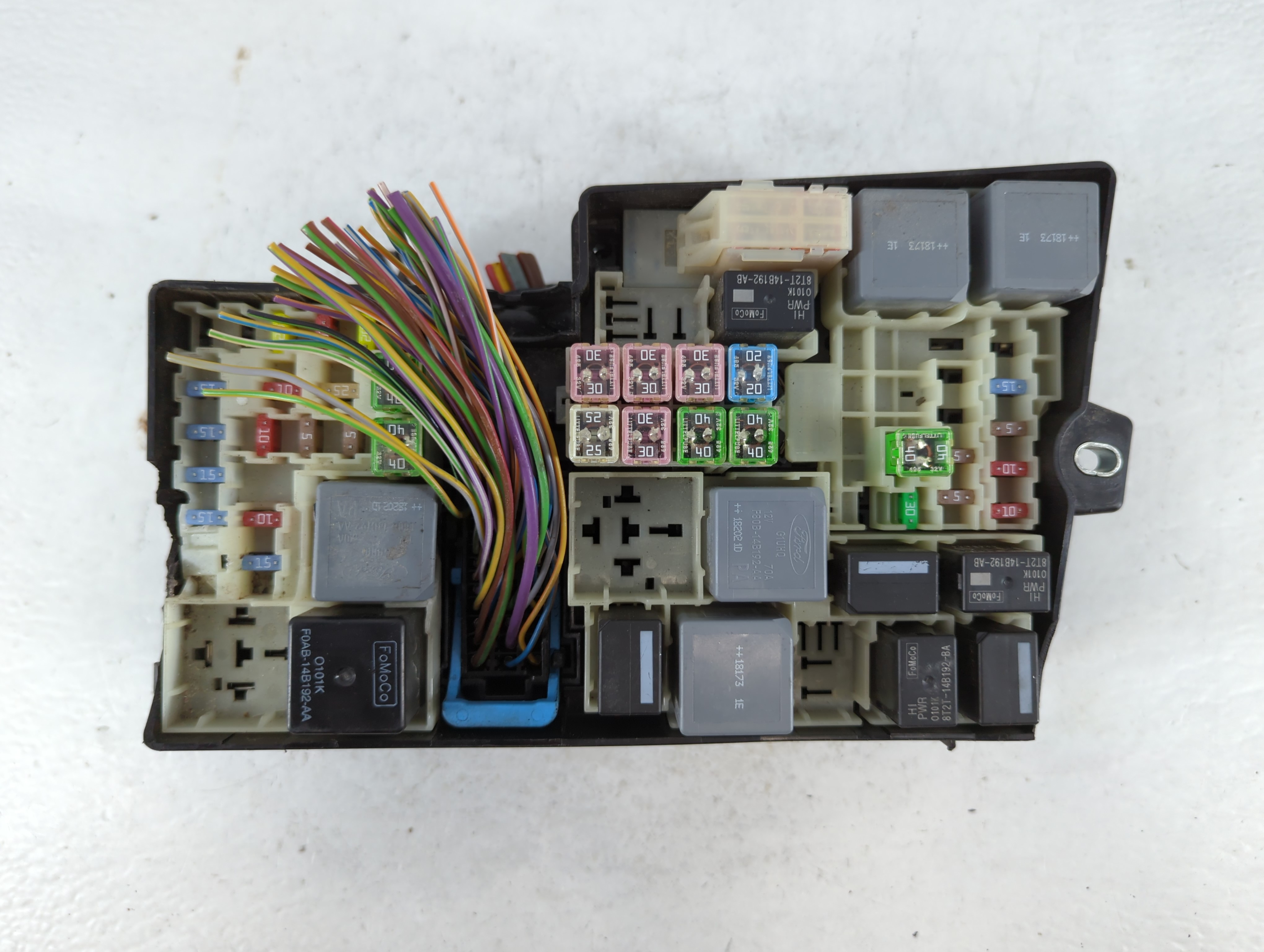 2018-2019 Lincoln Mkc Fusebox Fuse Box Relay Module Av6t-14a142-ab 848148 - Oemusedautoparts1.com