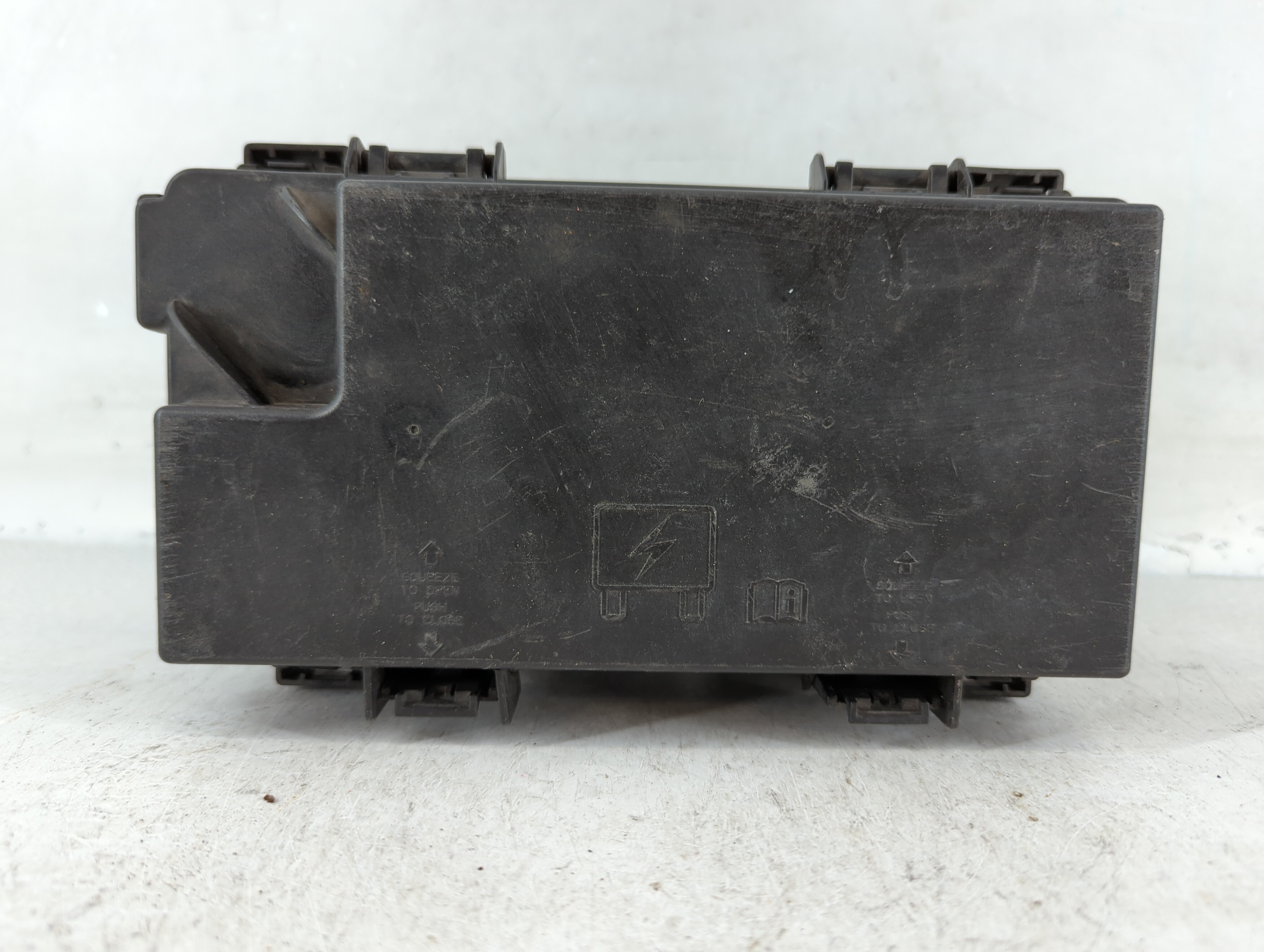 2009-2014 Volkswagen Routan Fusebox Fuse Box Relay Module 848150 - Oemusedautoparts1.com