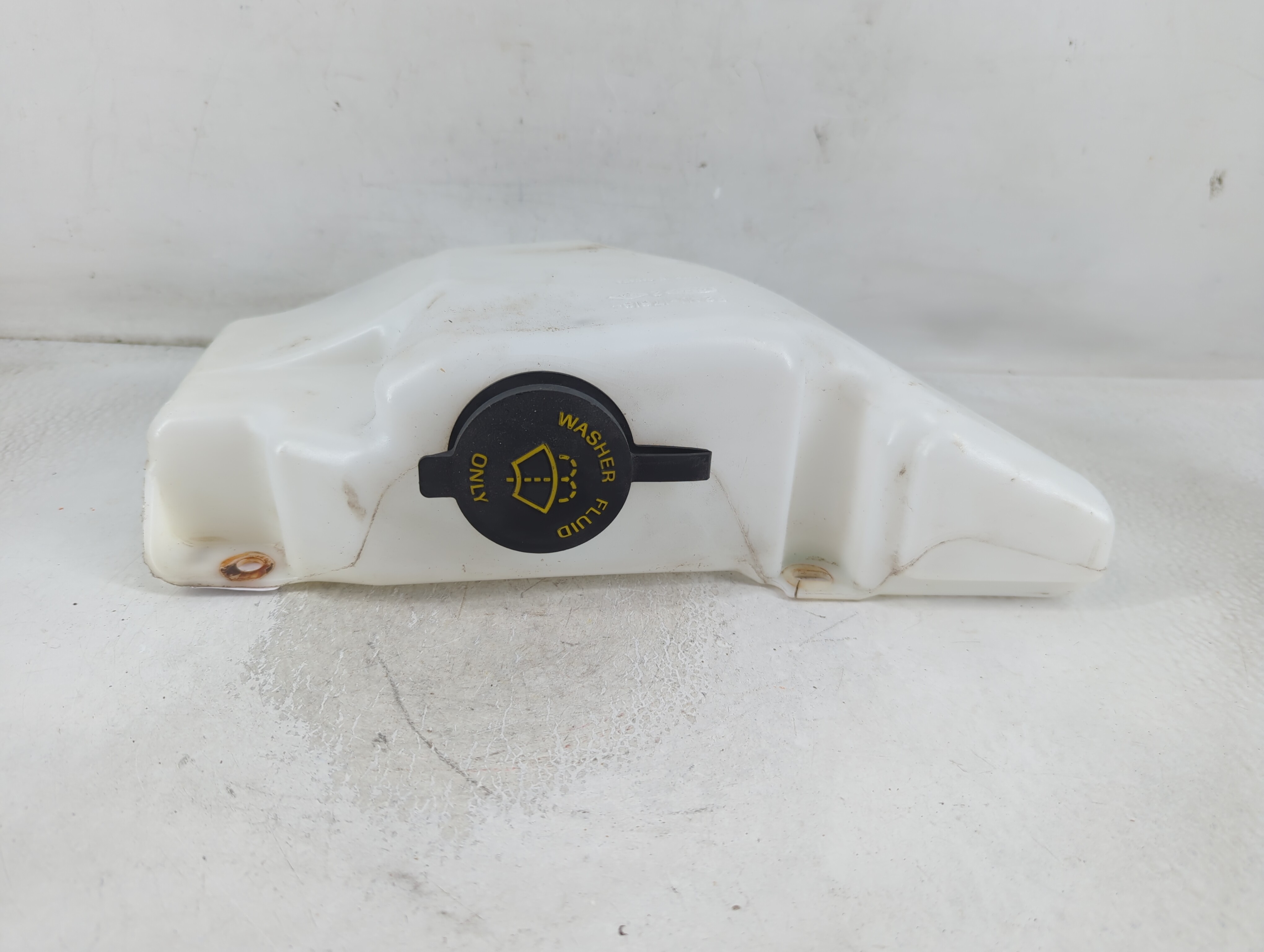 1994 Mercury Grand Marquis Windshield Washer Fluid Reservoir Bottle Oem 848546 - Oemusedautoparts1.com