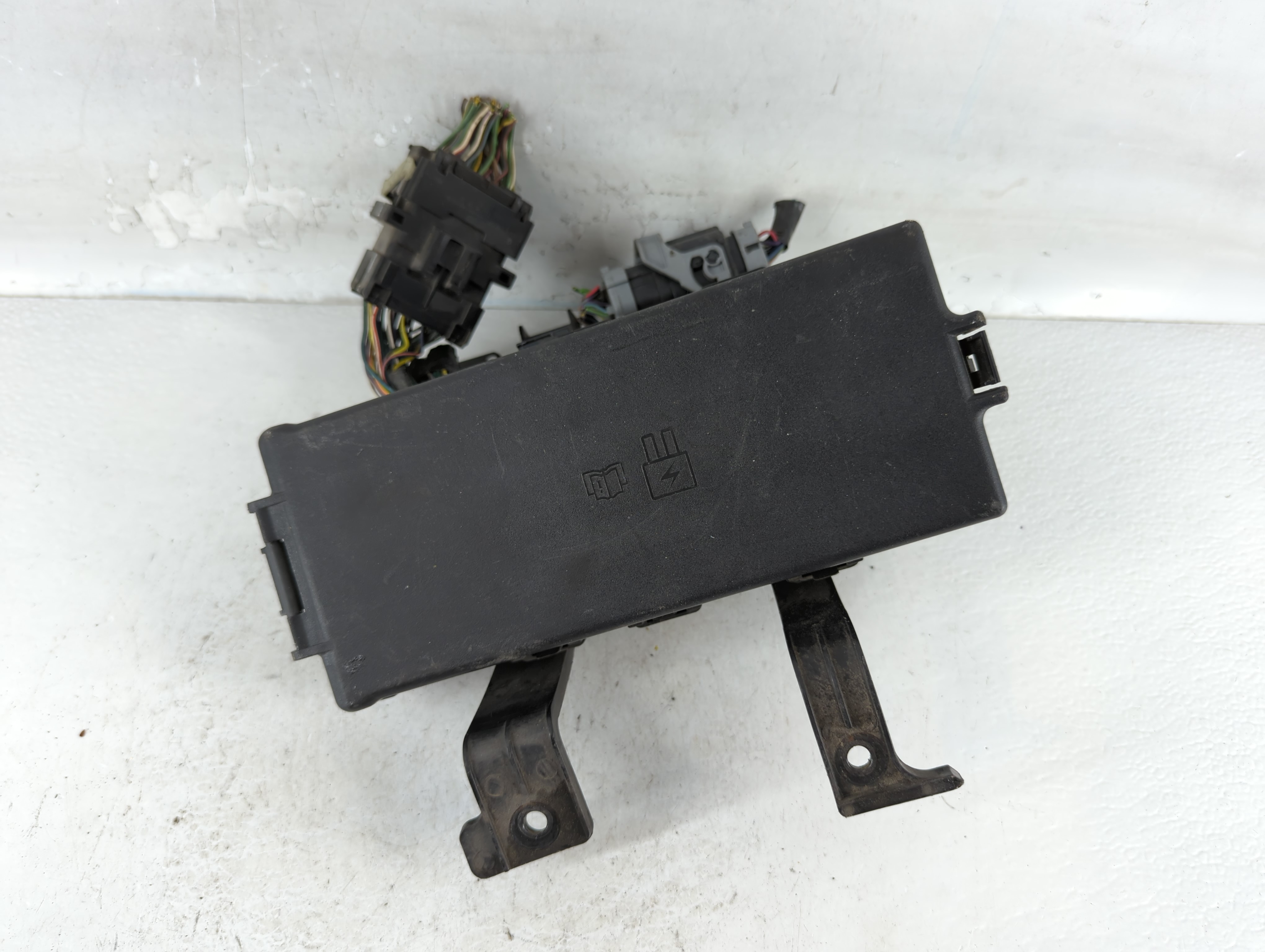 2010-2012 Ford Fusion Fusebox Fuse Box Relay Module Be5t-14290-e 848565 - Oemusedautoparts1.com