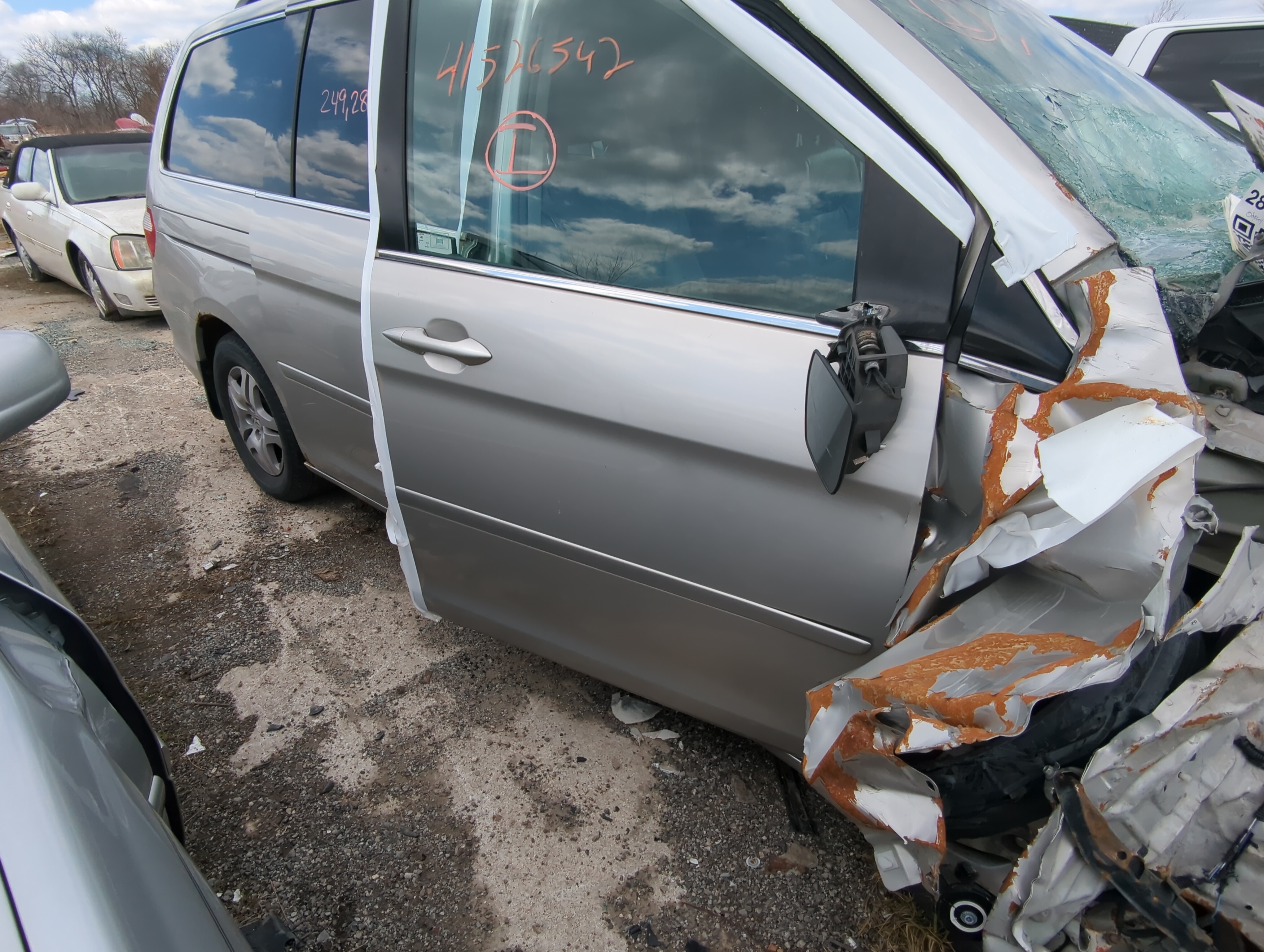 Picture of 2005-2007 Honda Odyssey Passenger Front Door Oem 848833
