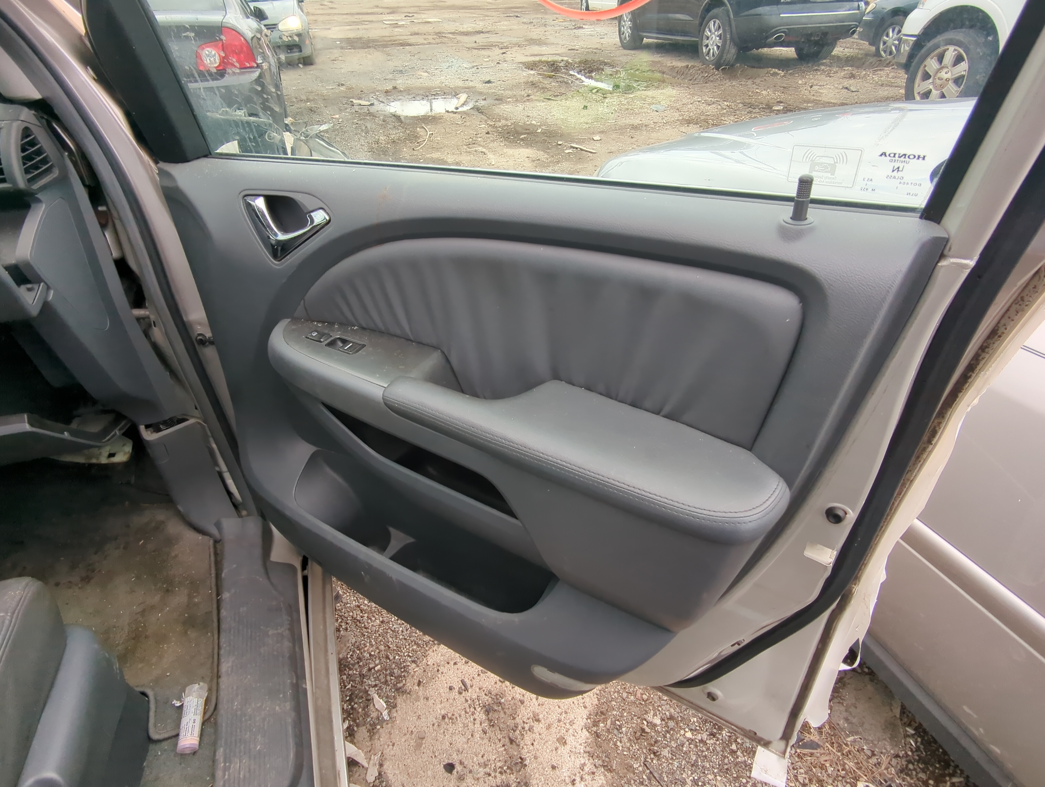 Picture of 2006 Honda Odyssey Front Right Passenger Interior Door Panel Trim 848907