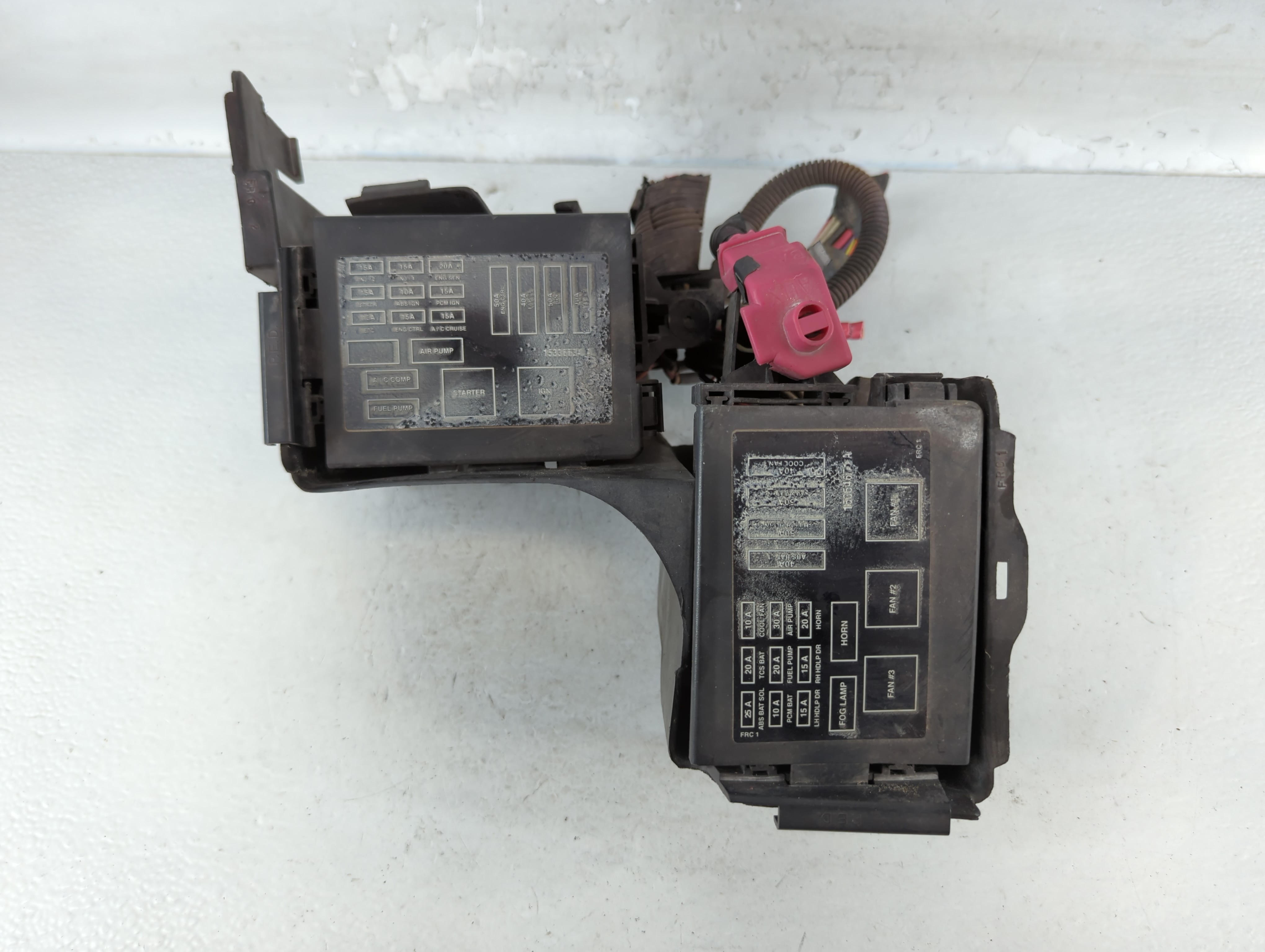 Picture of 2000-2002 Chevrolet Camaro Fusebox Fuse Box Relay Module 15336634 849659