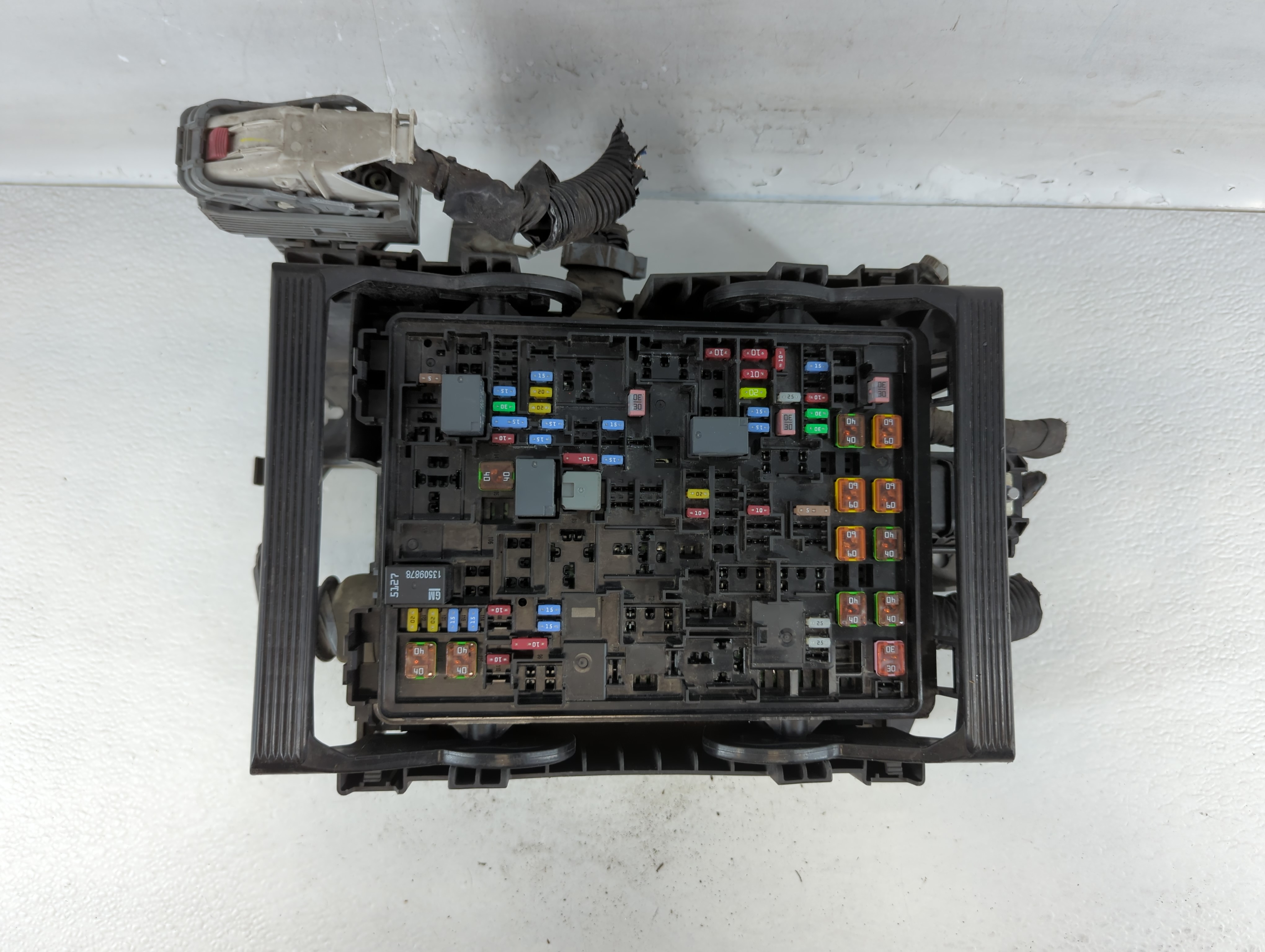 Picture of Chevrolet Suburban 1500 Fusebox Fuse Box Relay Module 84114437 849668