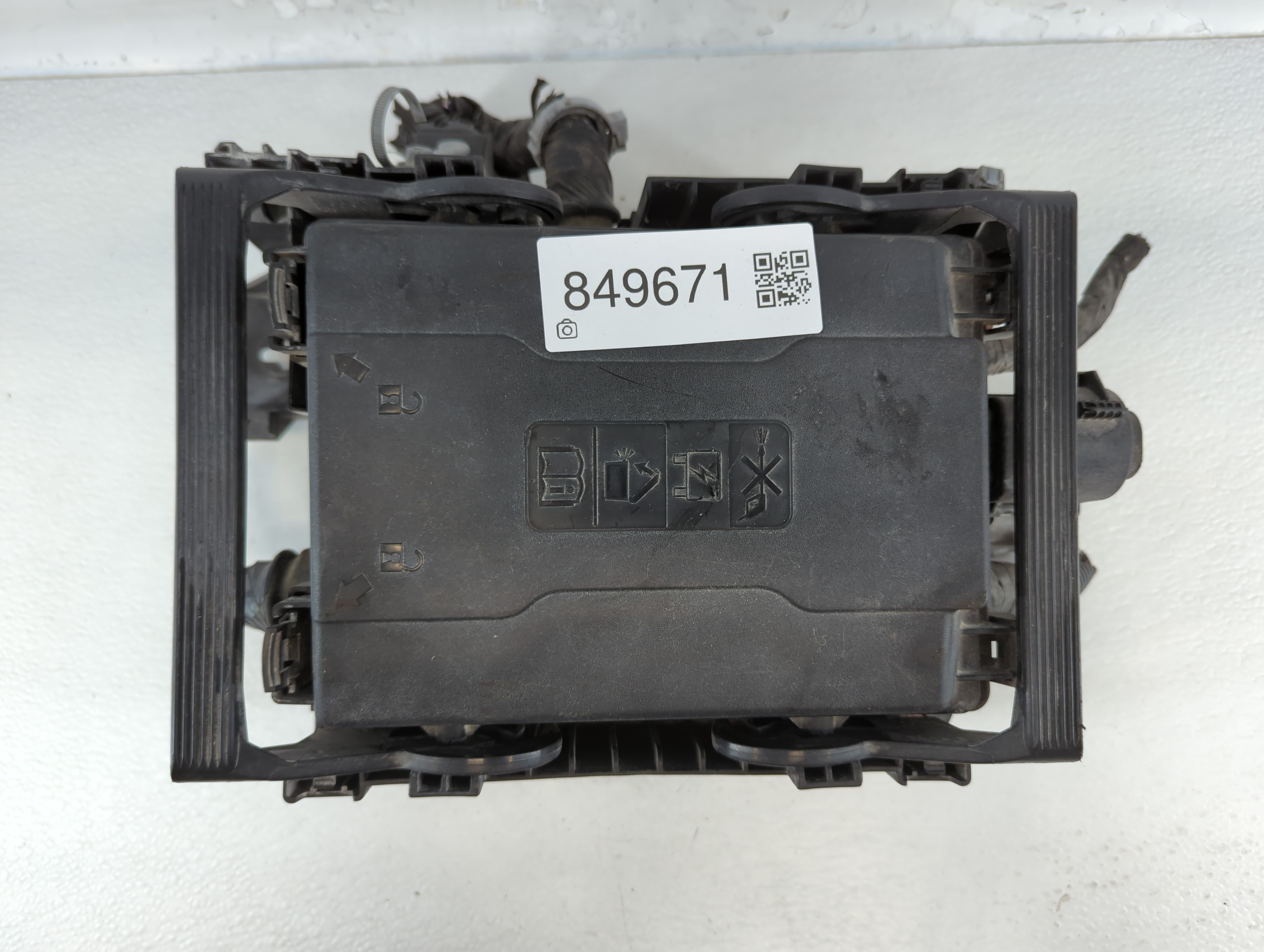 Picture of Chevrolet Suburban 1500 Fusebox Fuse Box Relay Module 84114437 849671