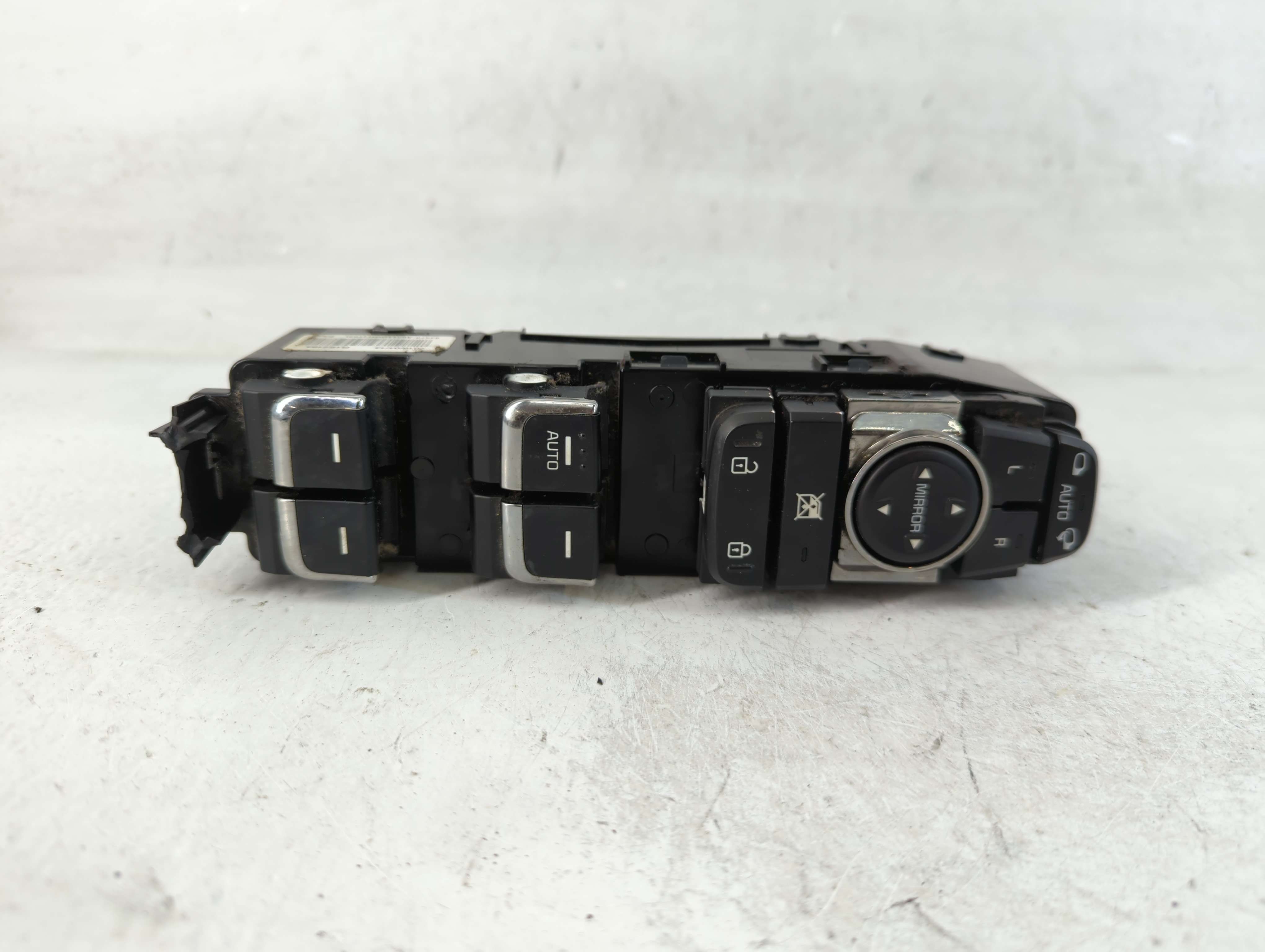 2015-2018 Kia Sedona Driver Left Door Master Power Window Switch 850418 - Oemusedautoparts1.com