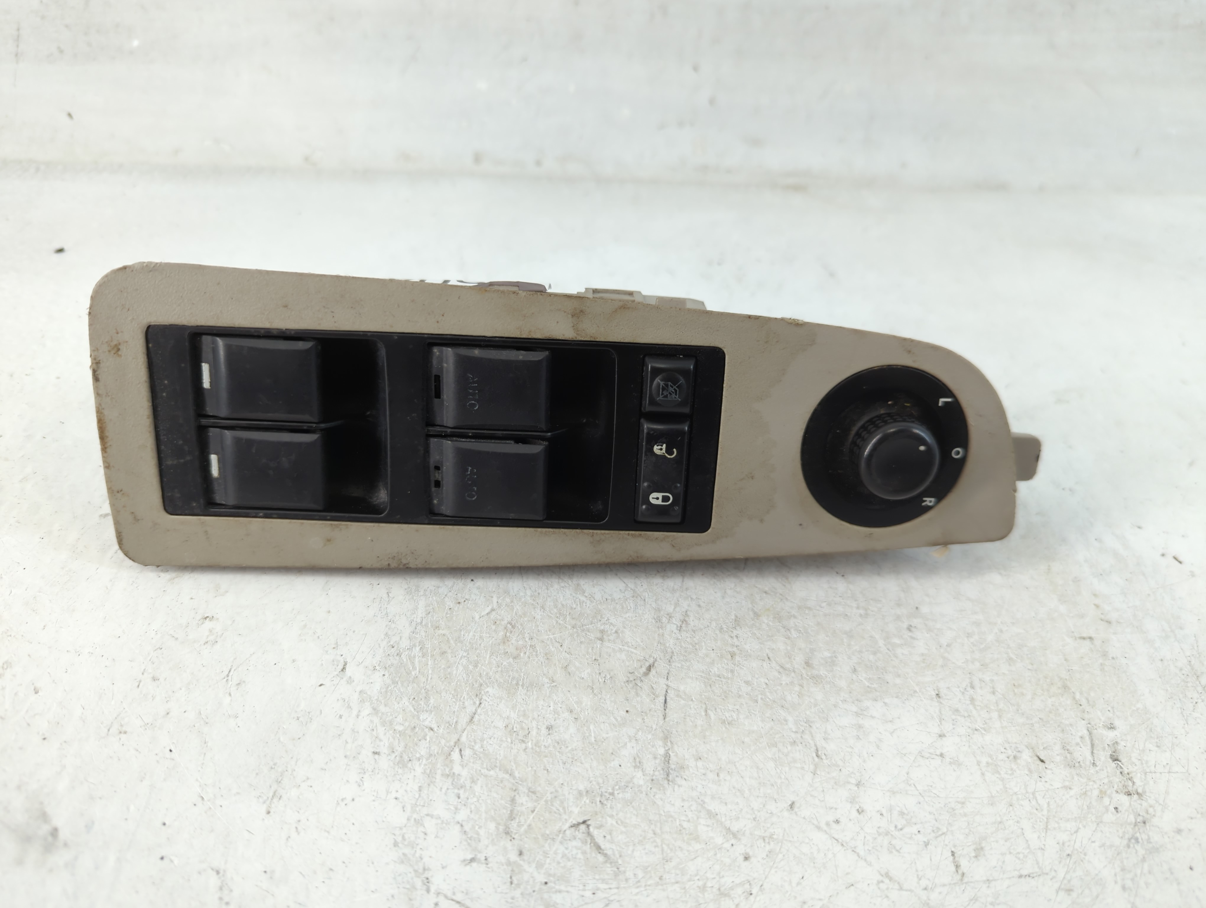 2006-2010 Chrysler 300 Driver Left Door Master Power Window Switch 850470 - Oemusedautoparts1.com