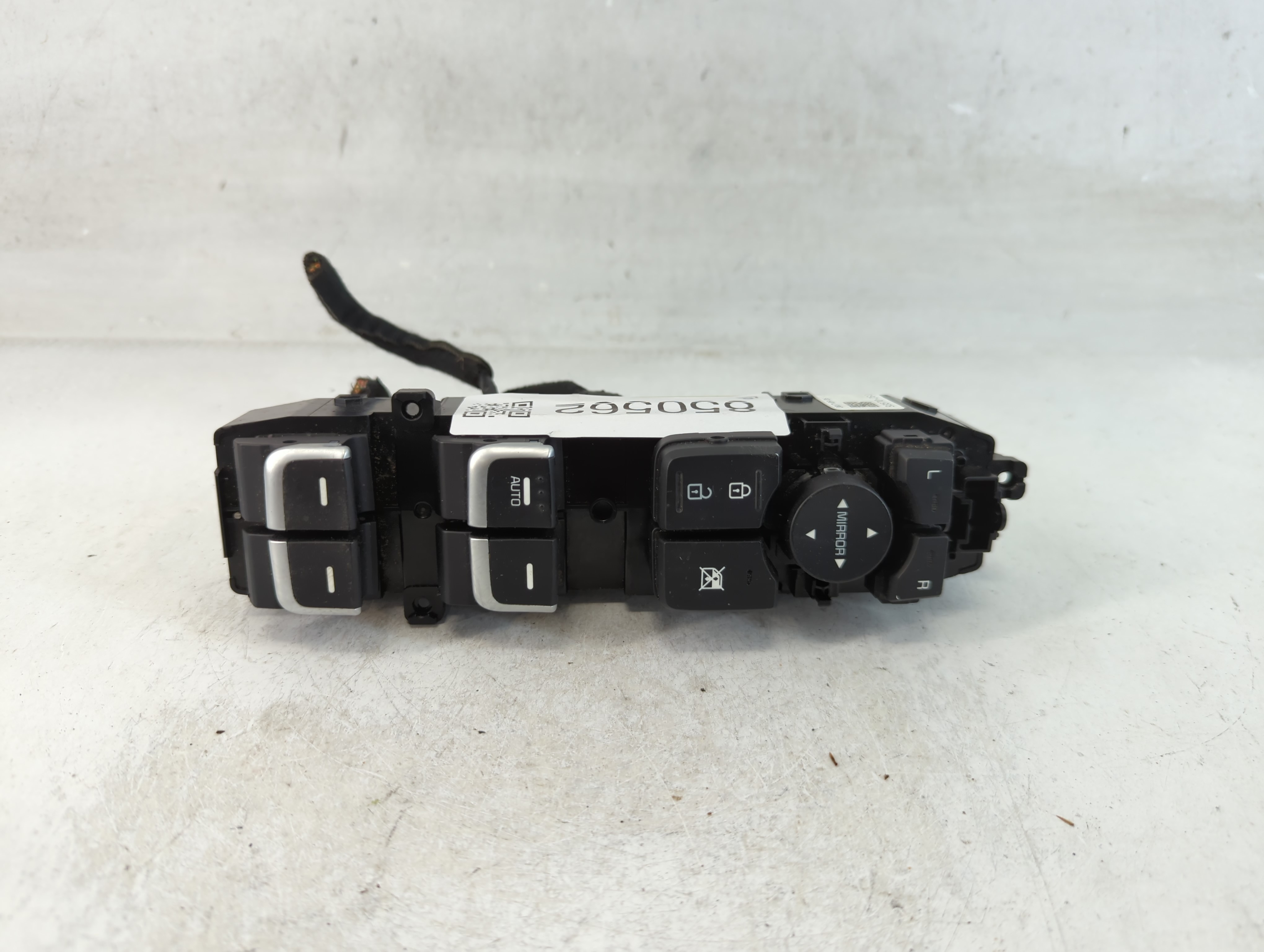 2016-2018 Kia Sorento Driver Left Door Master Power Window Switch 850562 - Oemusedautoparts1.com
