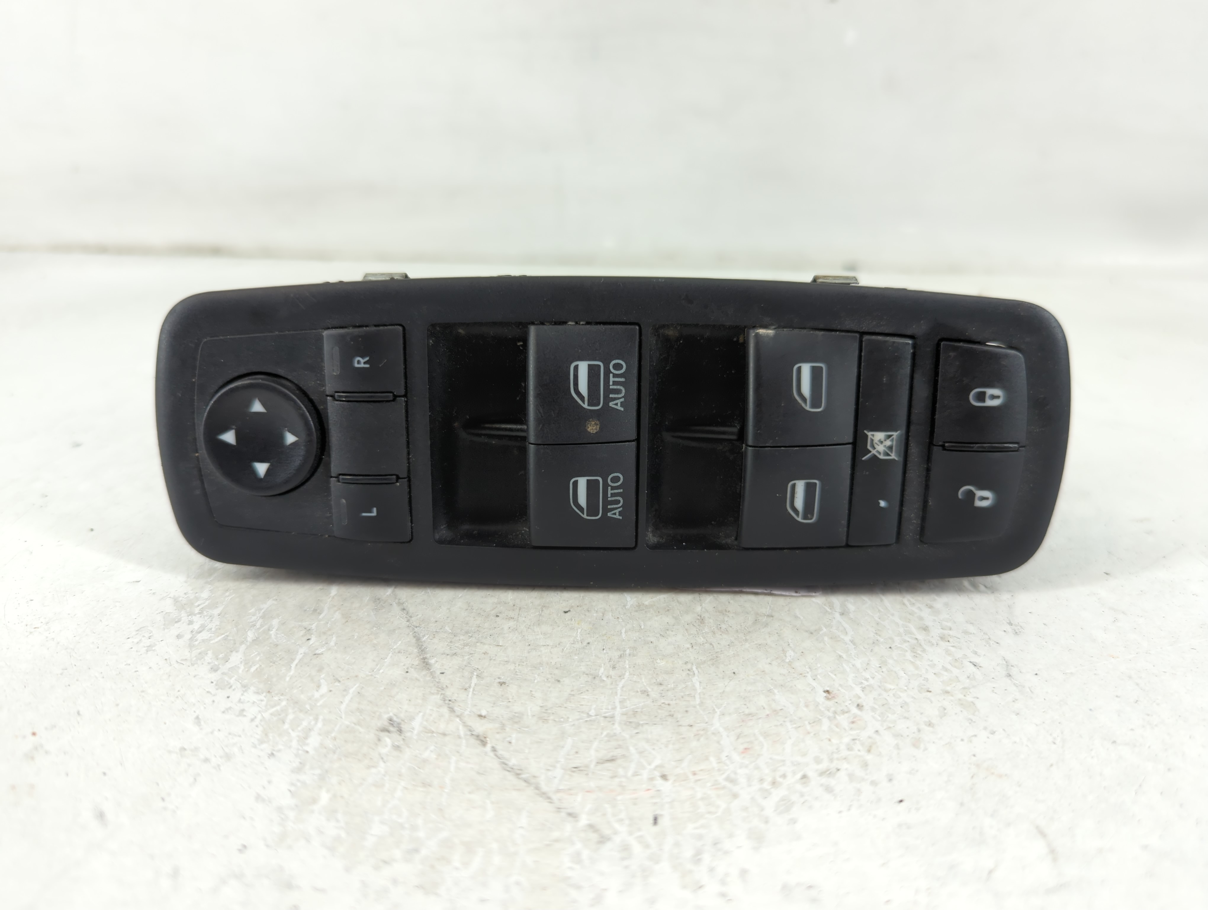 2020-2022 Chrysler Voyager Driver Left Door Master Power Window Switch 850668 - Oemusedautoparts1.com