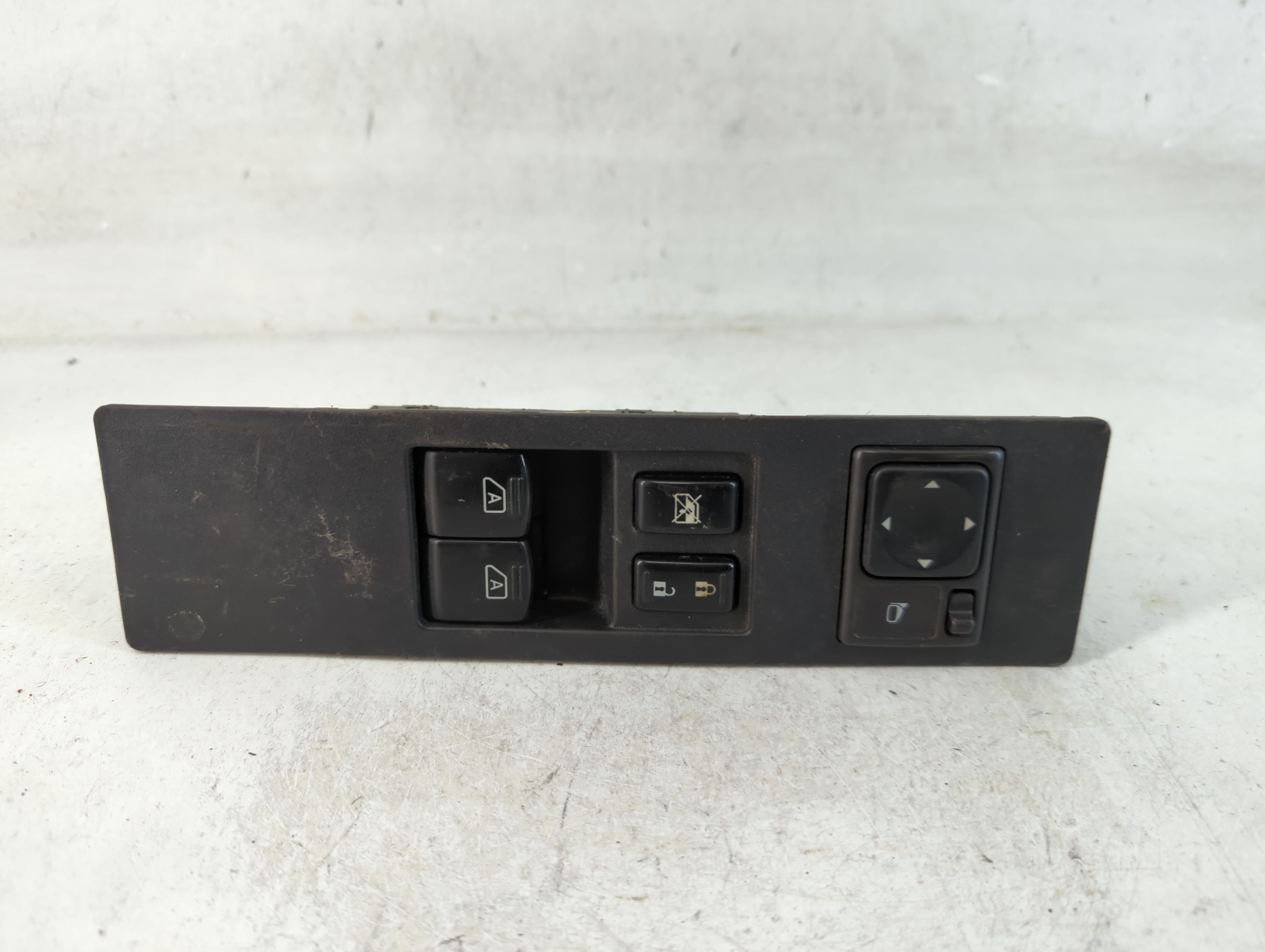 2012 Nissan Titan Driver Left Door Master Power Window Switch 850872 - Oemusedautoparts1.com