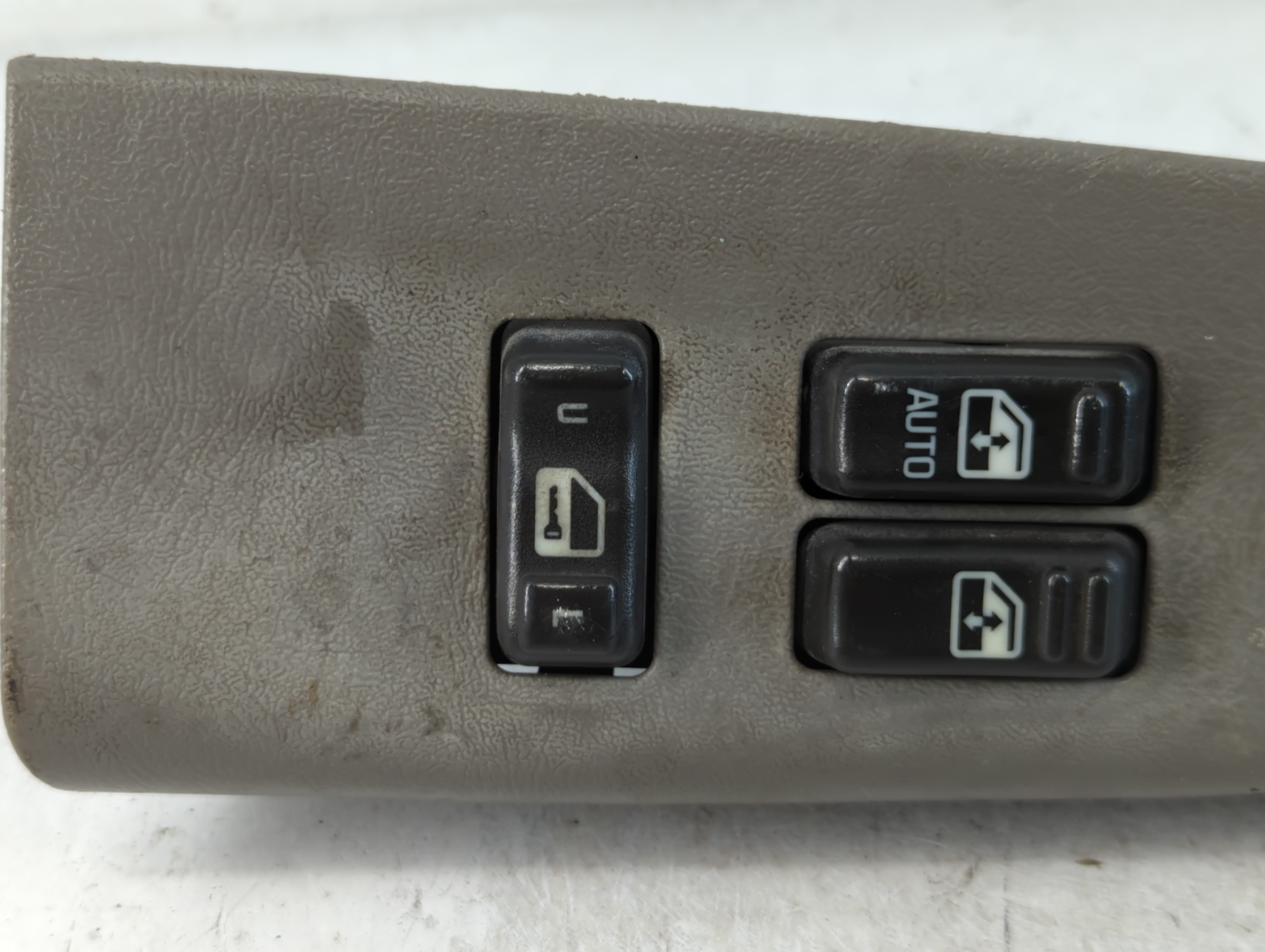 2000 Chevrolet Silverado 1500 Driver Left Door Master Power Window Switch 851170 - Oemusedautoparts1.com