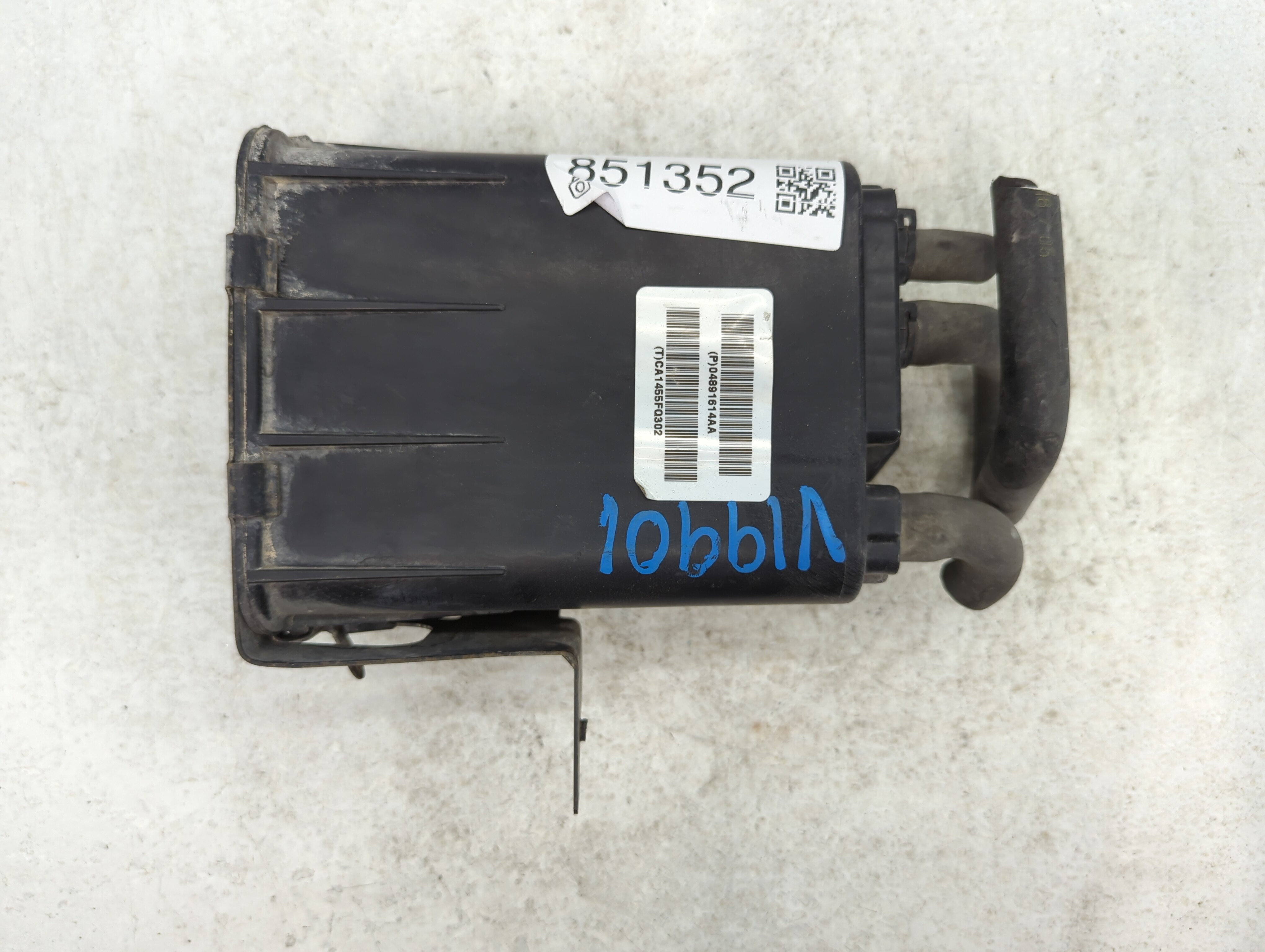2005 Chrysler Pt Cruiser Fuel Vapor Charcoal Canister 851352 - Oemusedautoparts1.com