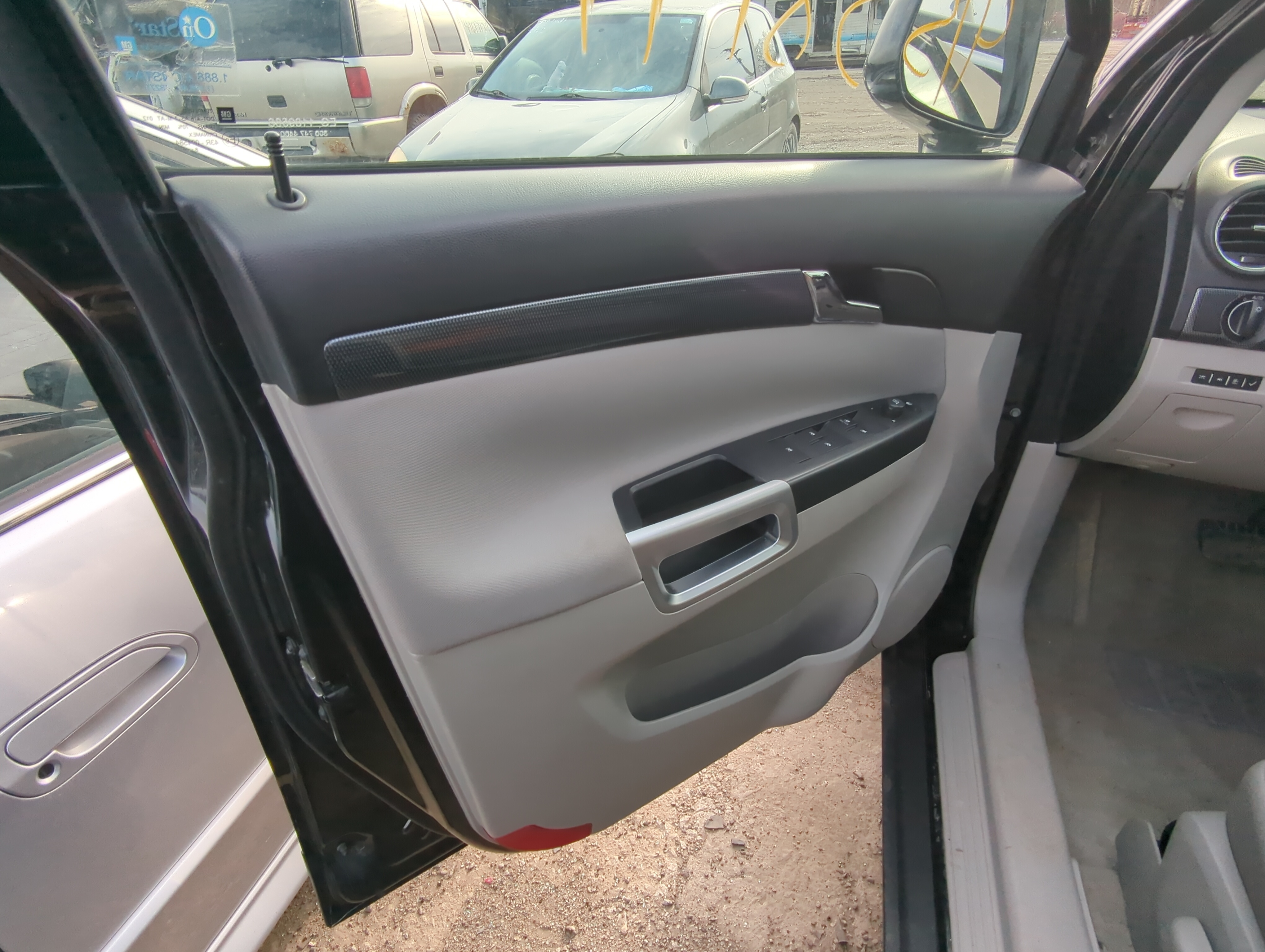 Picture of 2009 Saturn Vue Front Left Driver Interior Door Panel Trim 851489