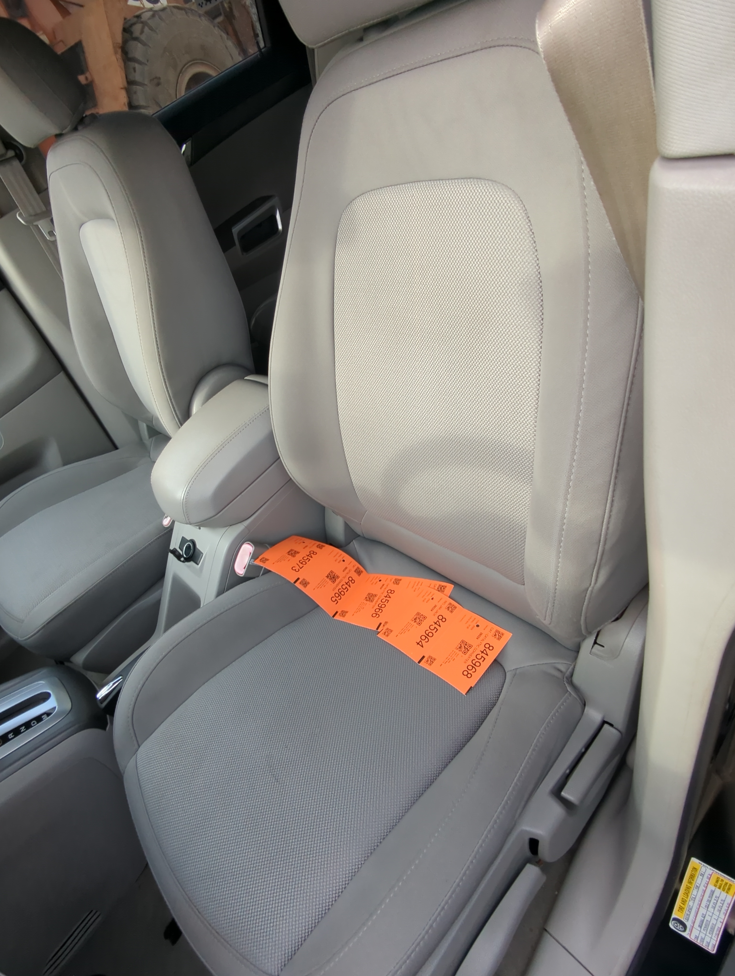 Picture of 2008-2010 Saturn Vue Driver Front Seat Oem 851537