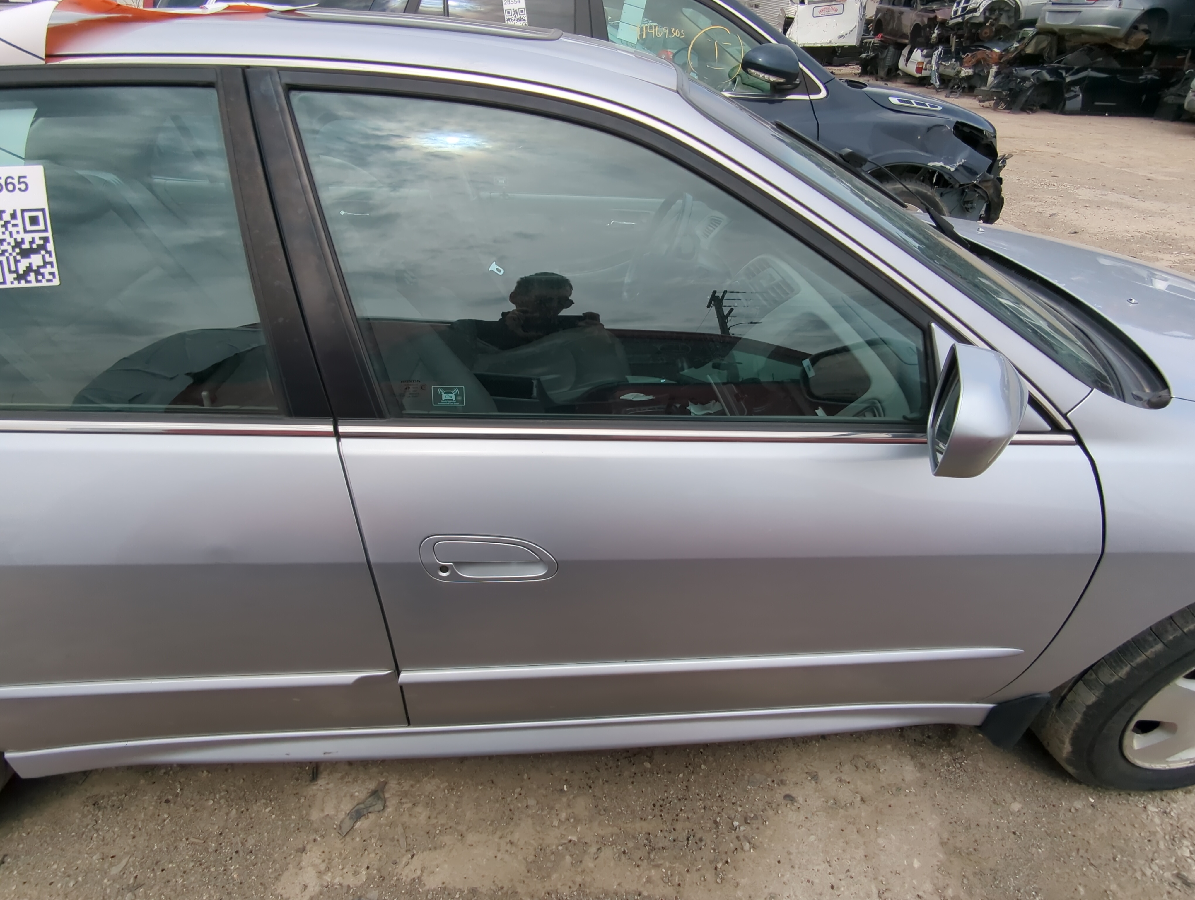 Picture of 1998-2002 Honda Accord Passenger Front Door Oem 852151