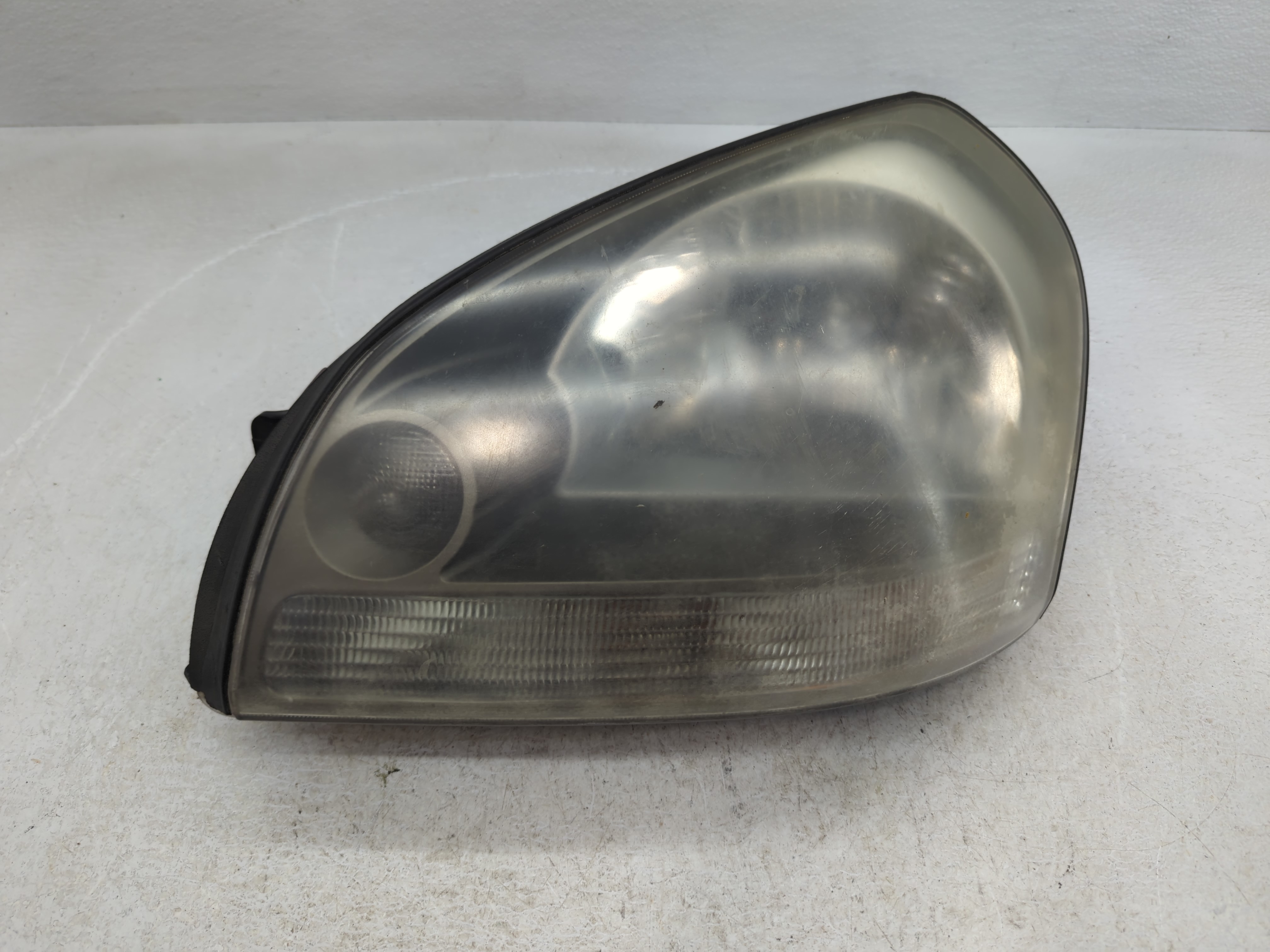 Picture of 2005-2008 Hyundai Tucson Driver Left Oem Head Light Headlight Lamp 852259