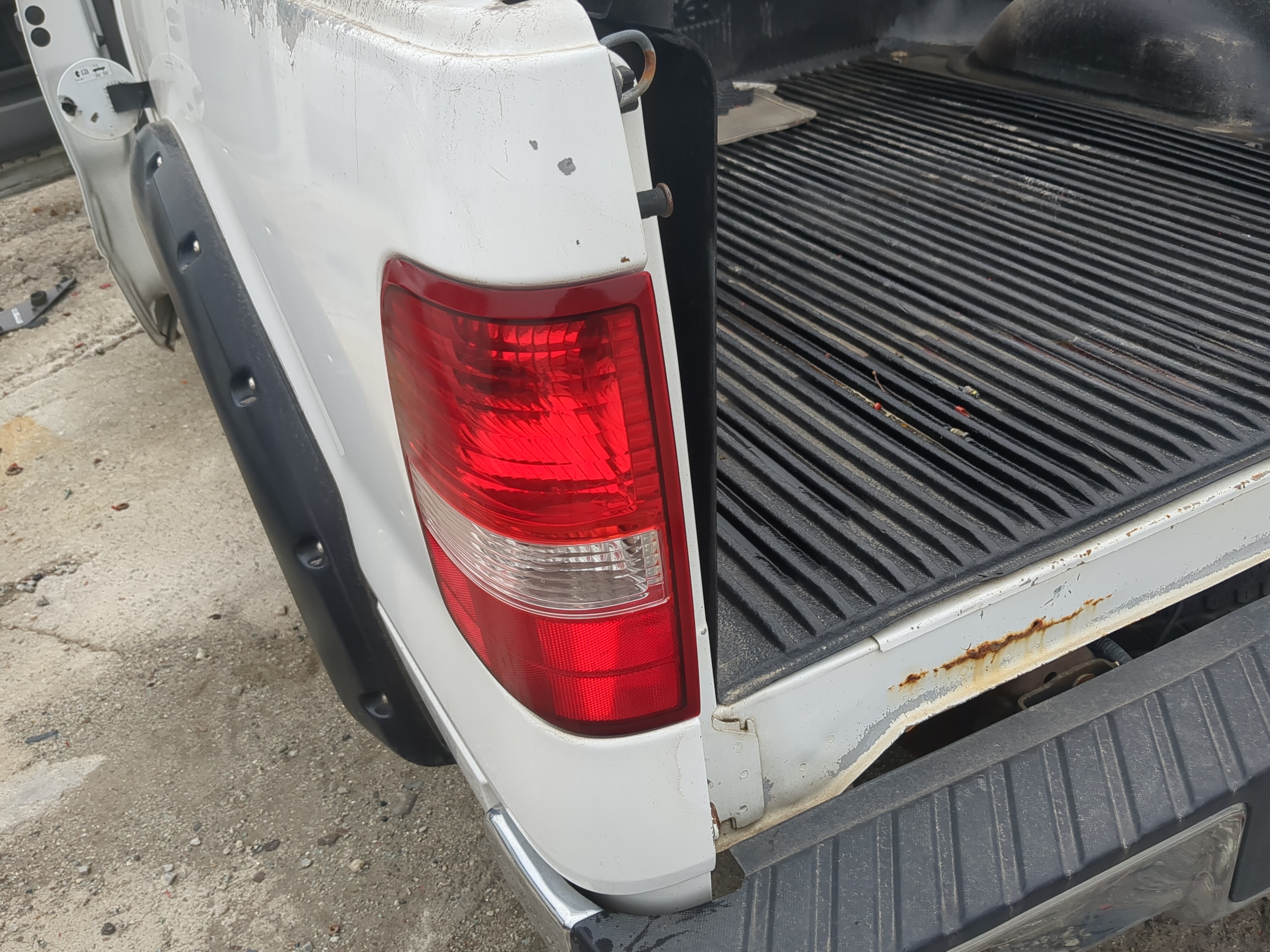 Ford Ford F150 Pickup Driver Left Side Tail Light Taillight Oem 852413 - Oemusedautoparts1.com