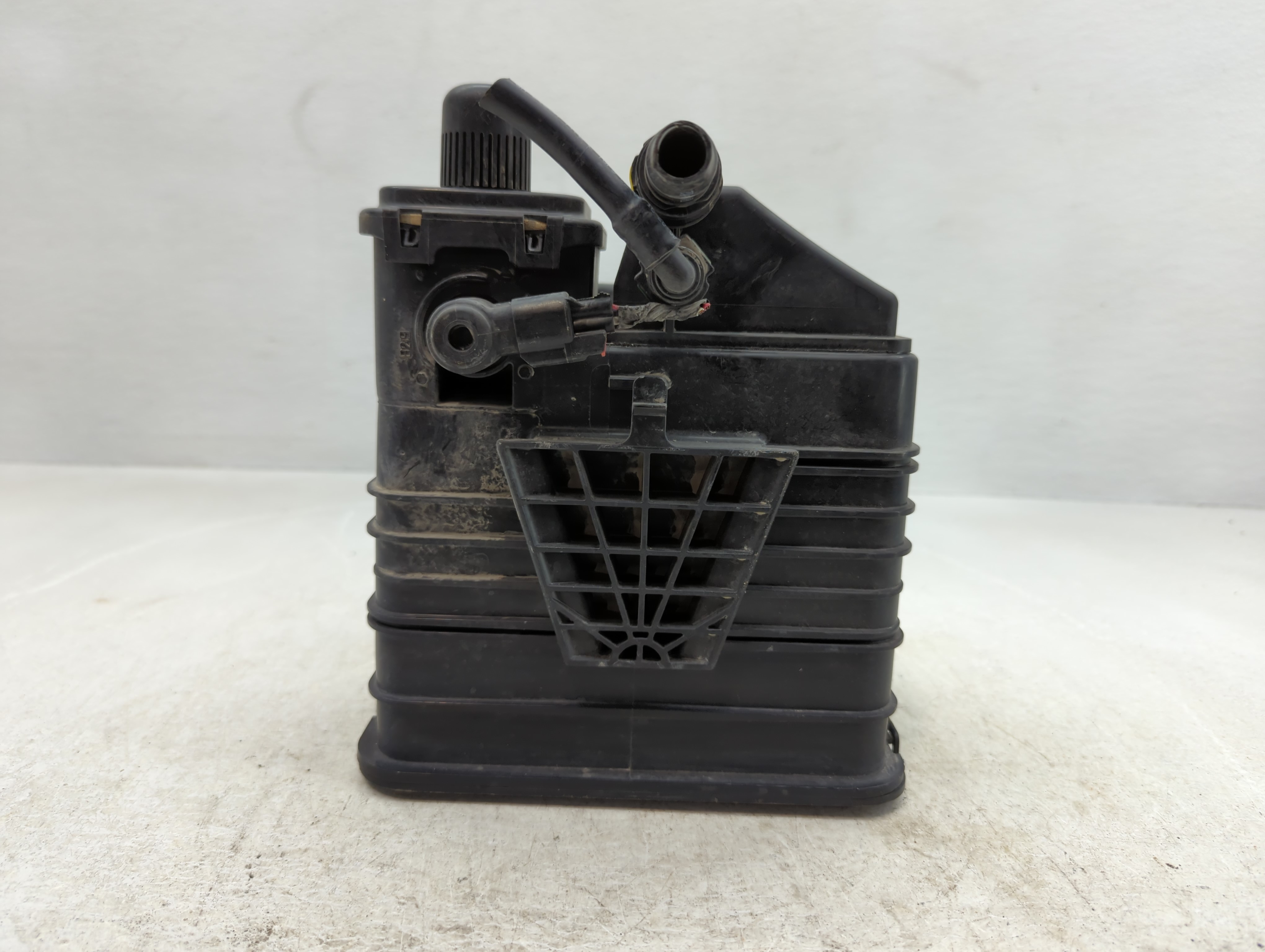 2017 Buick Regal Fuel Vapor Charcoal Canister 852822 - Oemusedautoparts1.com