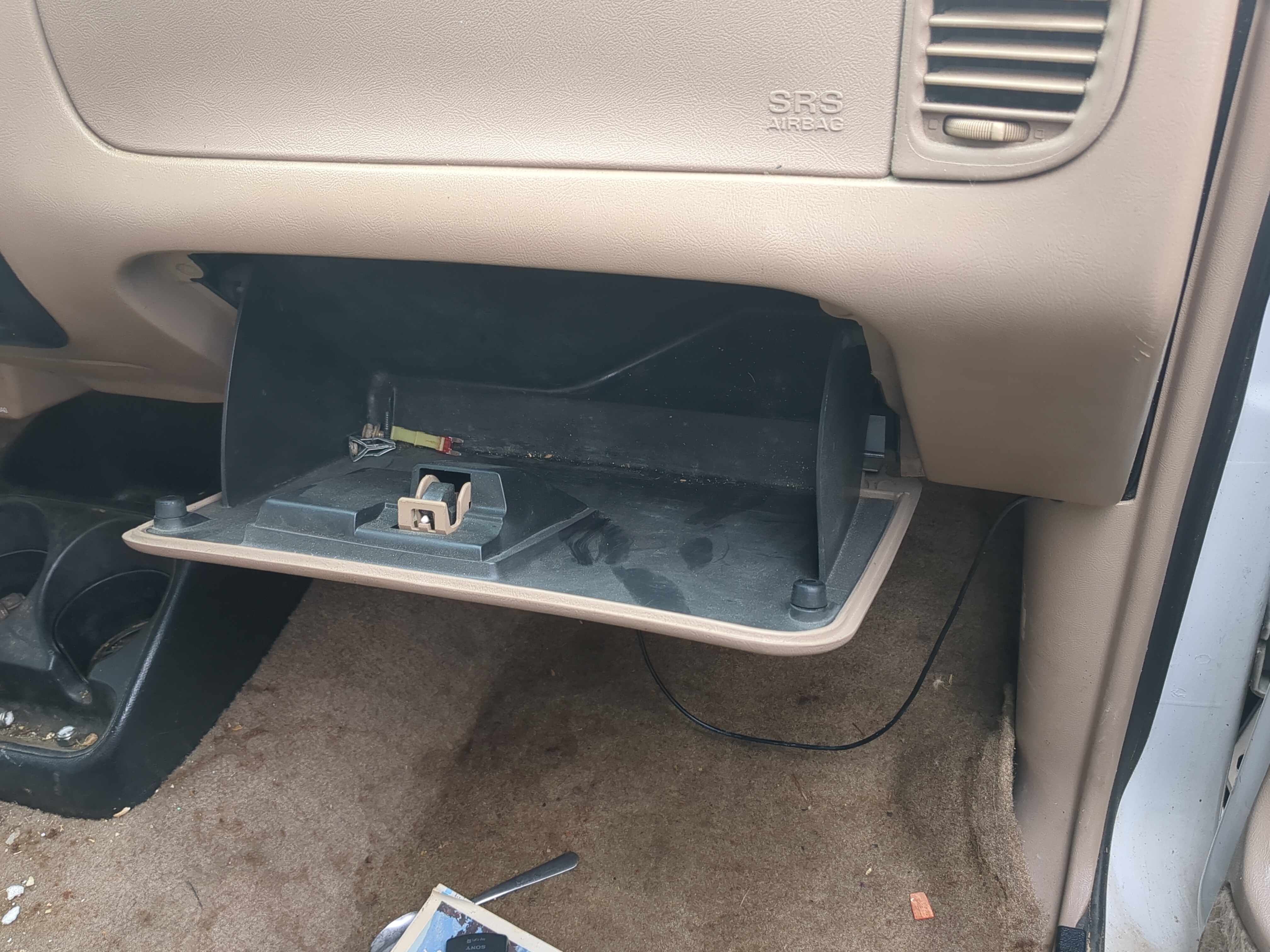 1997 Ford Ranger Passenger Glove Box Door Storage Compartment 853547 - Oemusedautoparts1.com