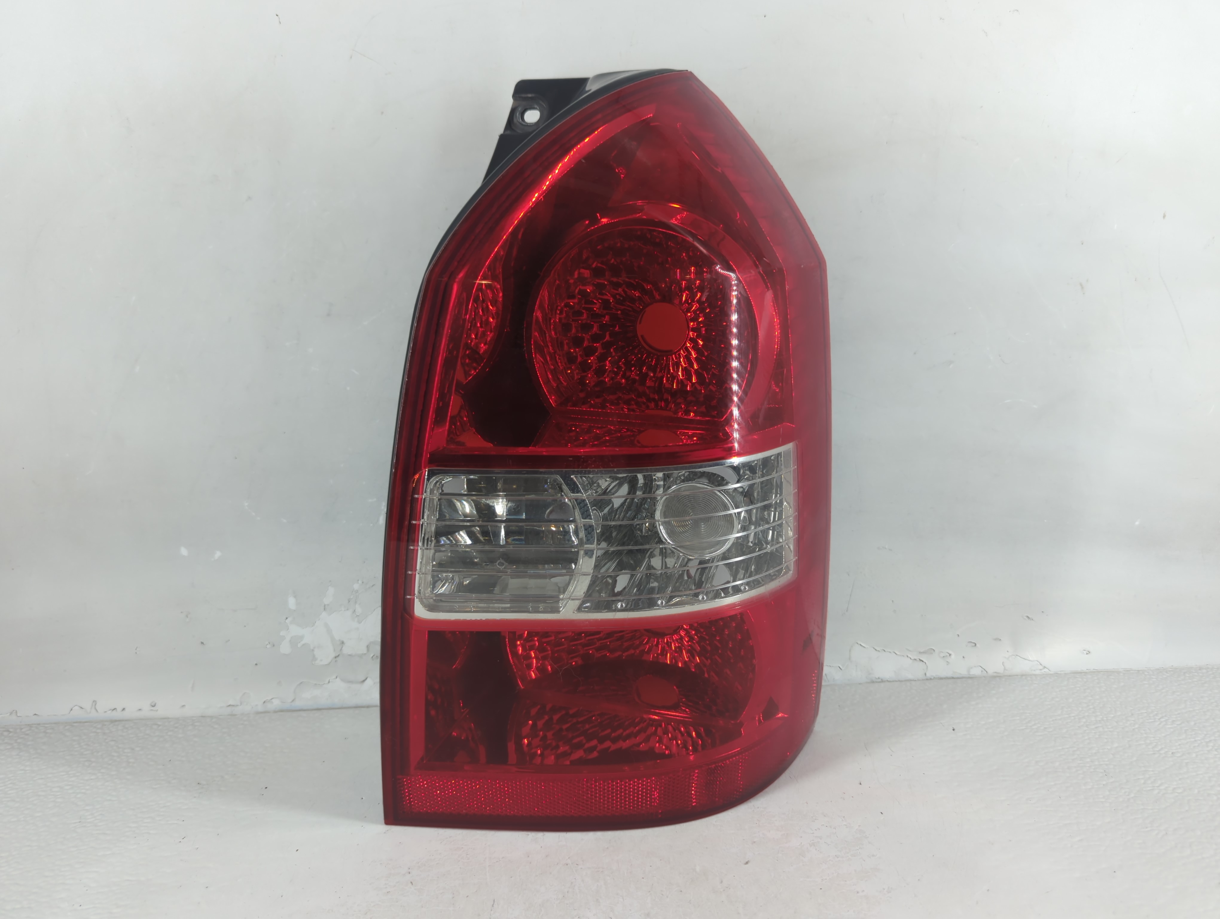 Picture of 2005-2009 Hyundai Tucson Passenger Right Side Tail Light Taillight Oem 853979