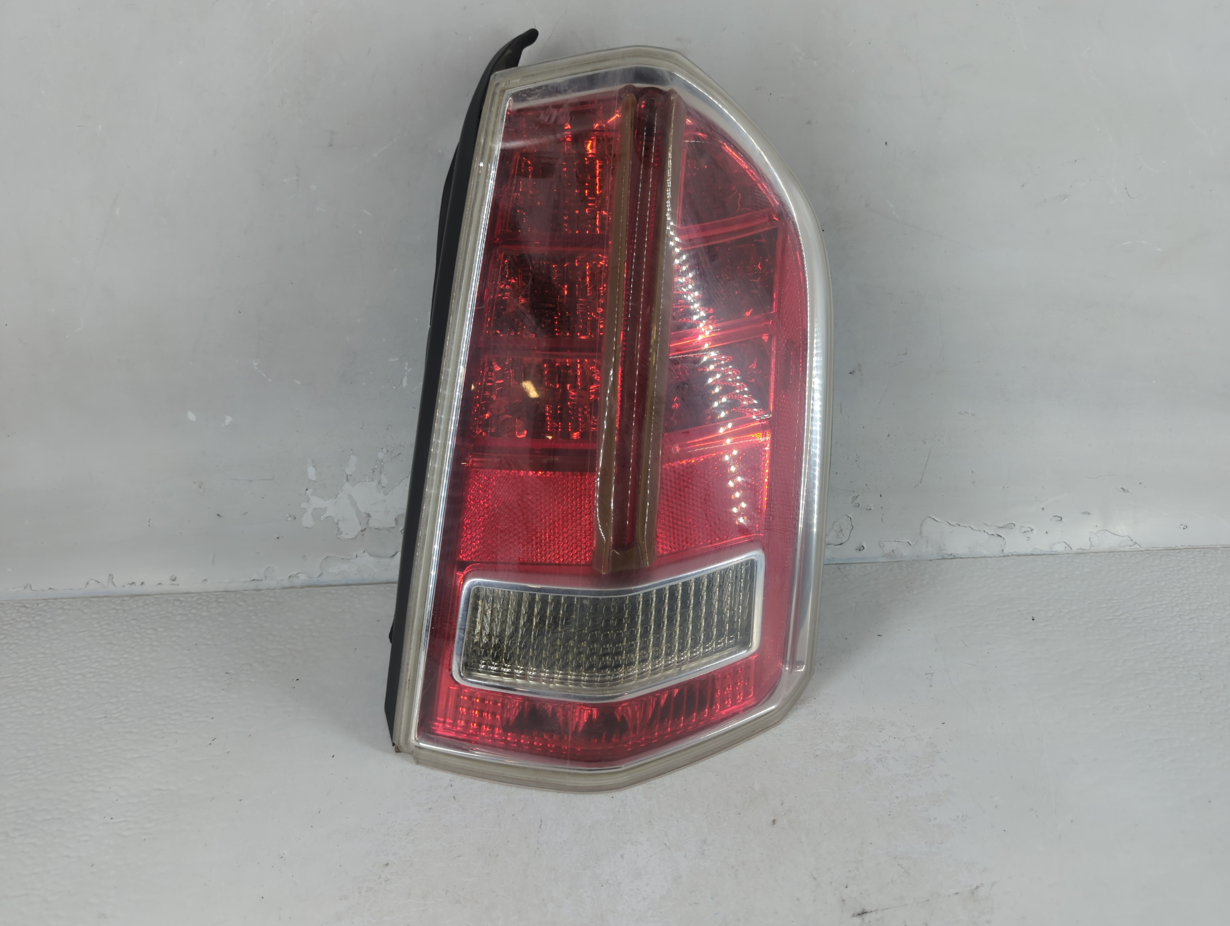 Picture of 2013-2014 Chrysler 300 Driver Left Side Tail Light Taillight Oem 853994