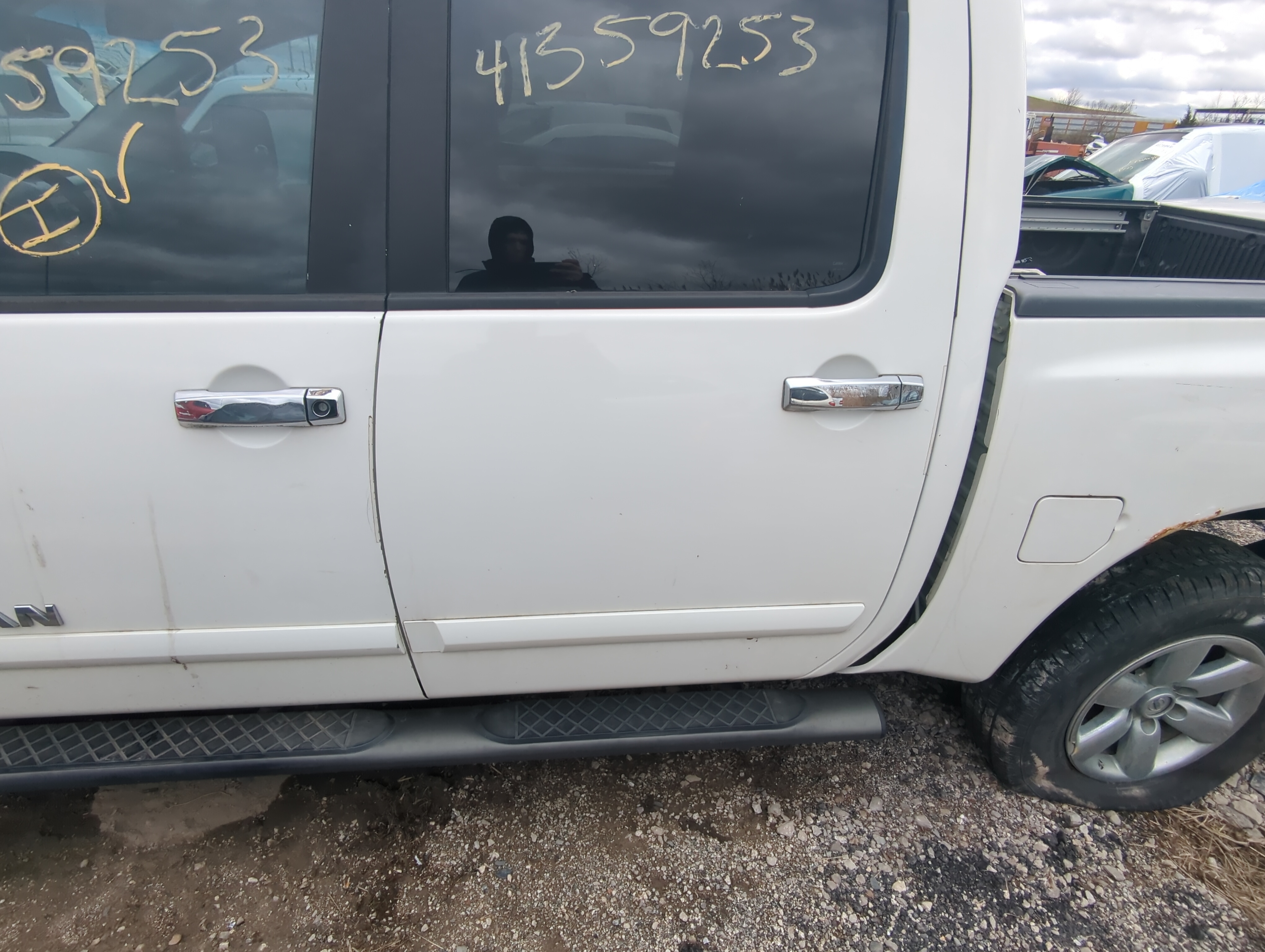 2010 Nissan Titan Driver Rear Door Oem 854241 - Oemusedautoparts1.com