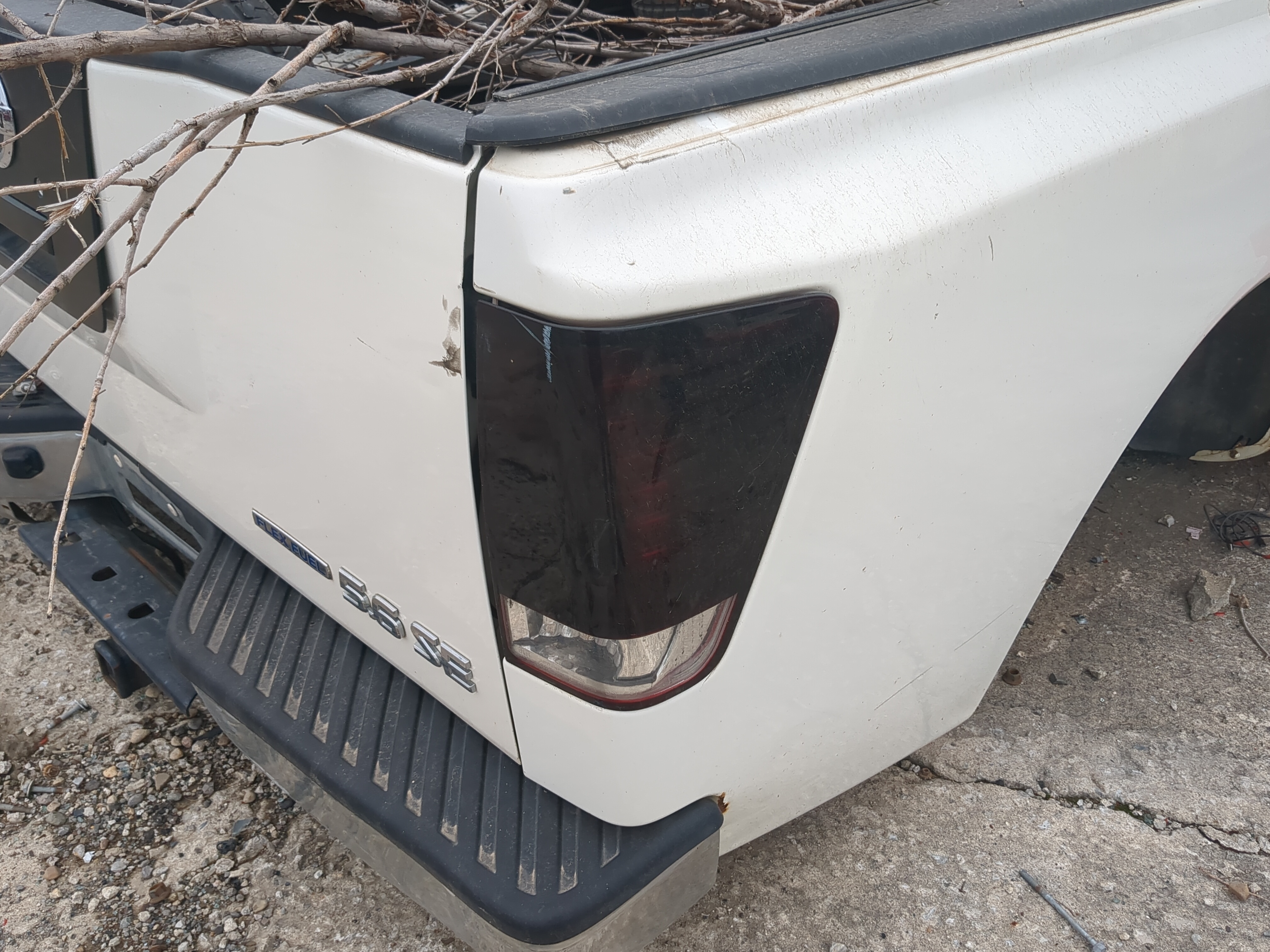 Picture of 2010 Nissan Titan Passenger Right Side Tail Light Taillight Oem 854261