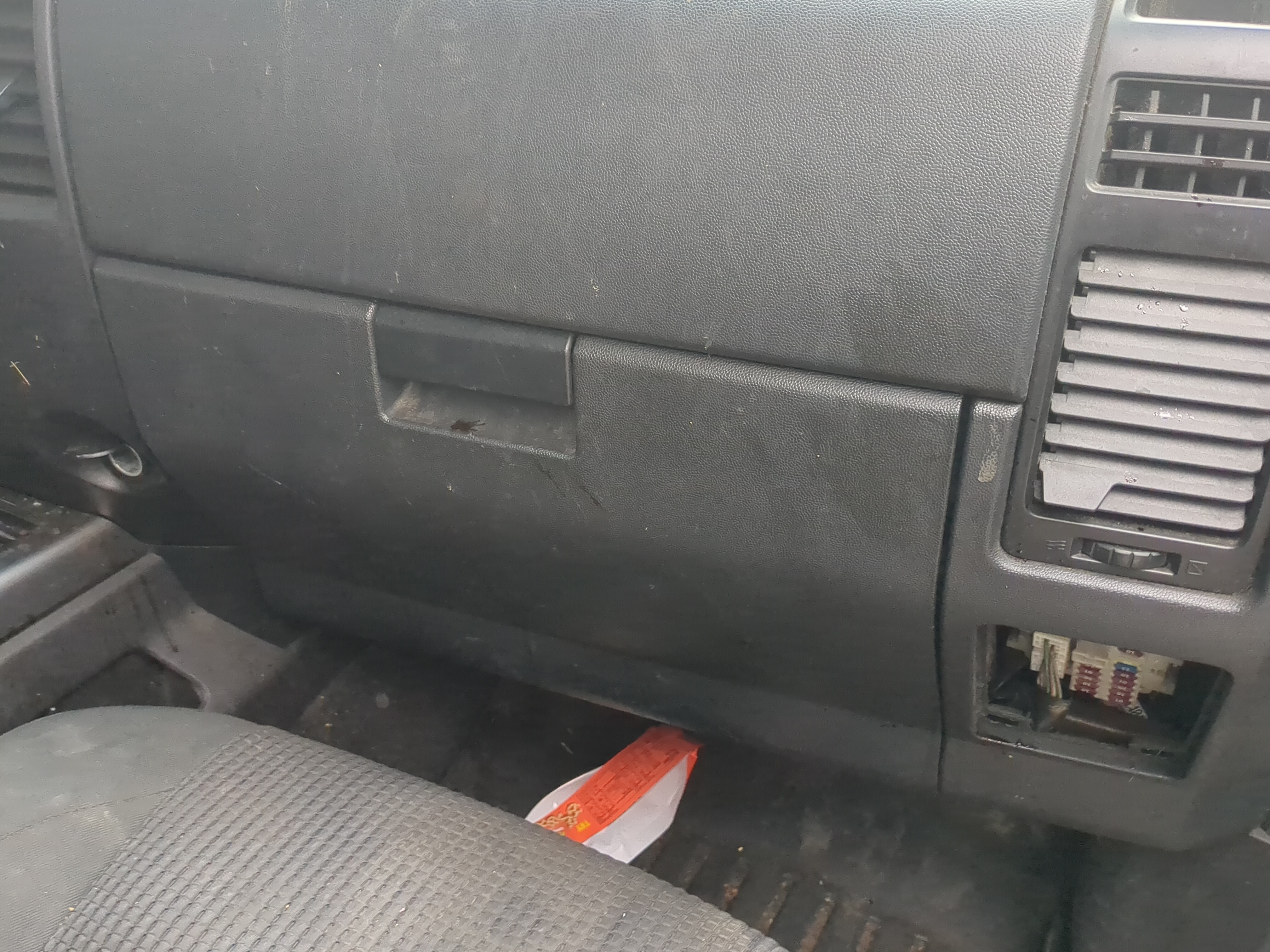 2010 Nissan Titan Passenger Glove Box Door Storage Compartment 854289 - Oemusedautoparts1.com