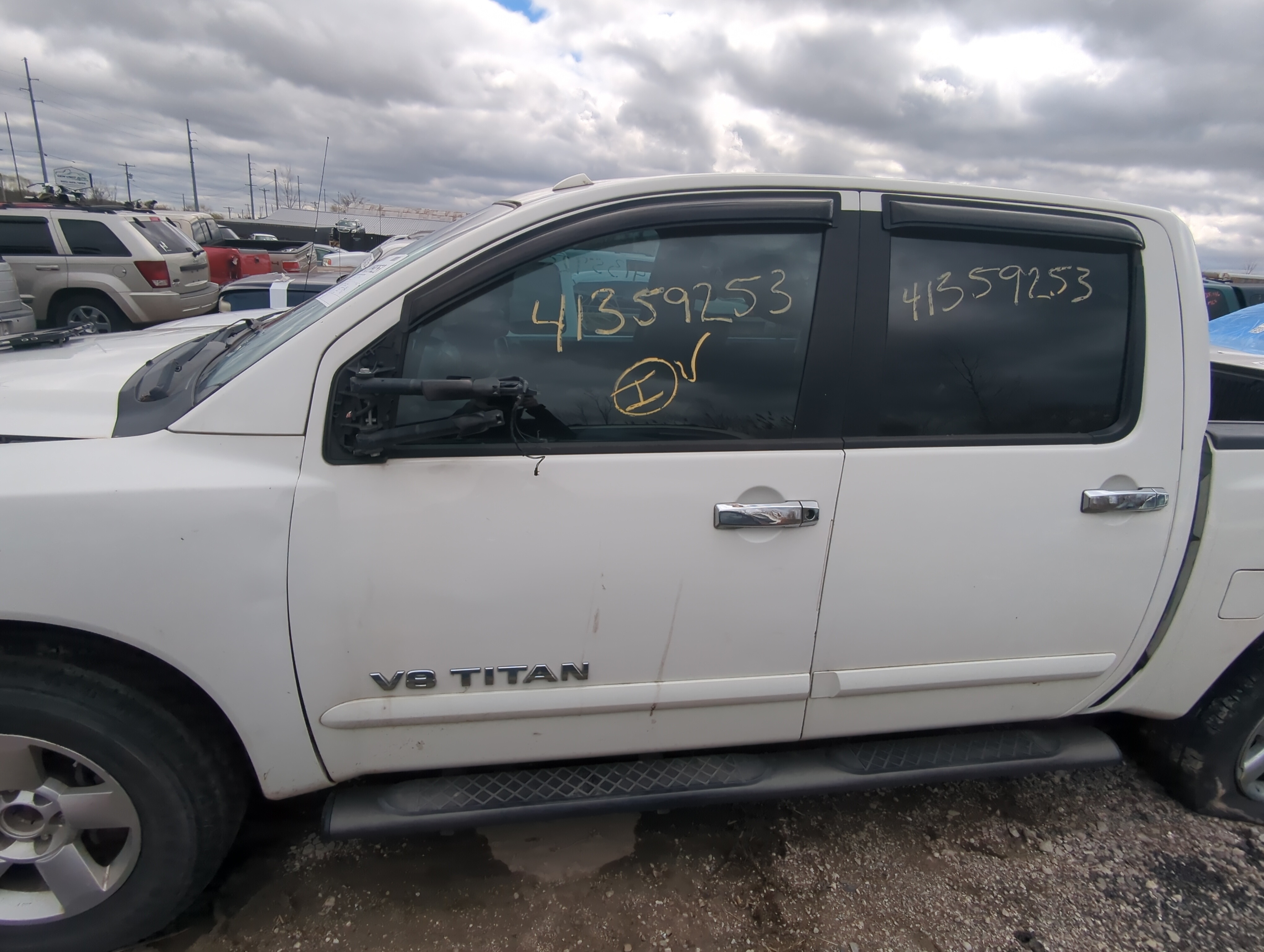 2008-2014 Nissan Titan Driver Front Door Oem 854323 - Oemusedautoparts1.com