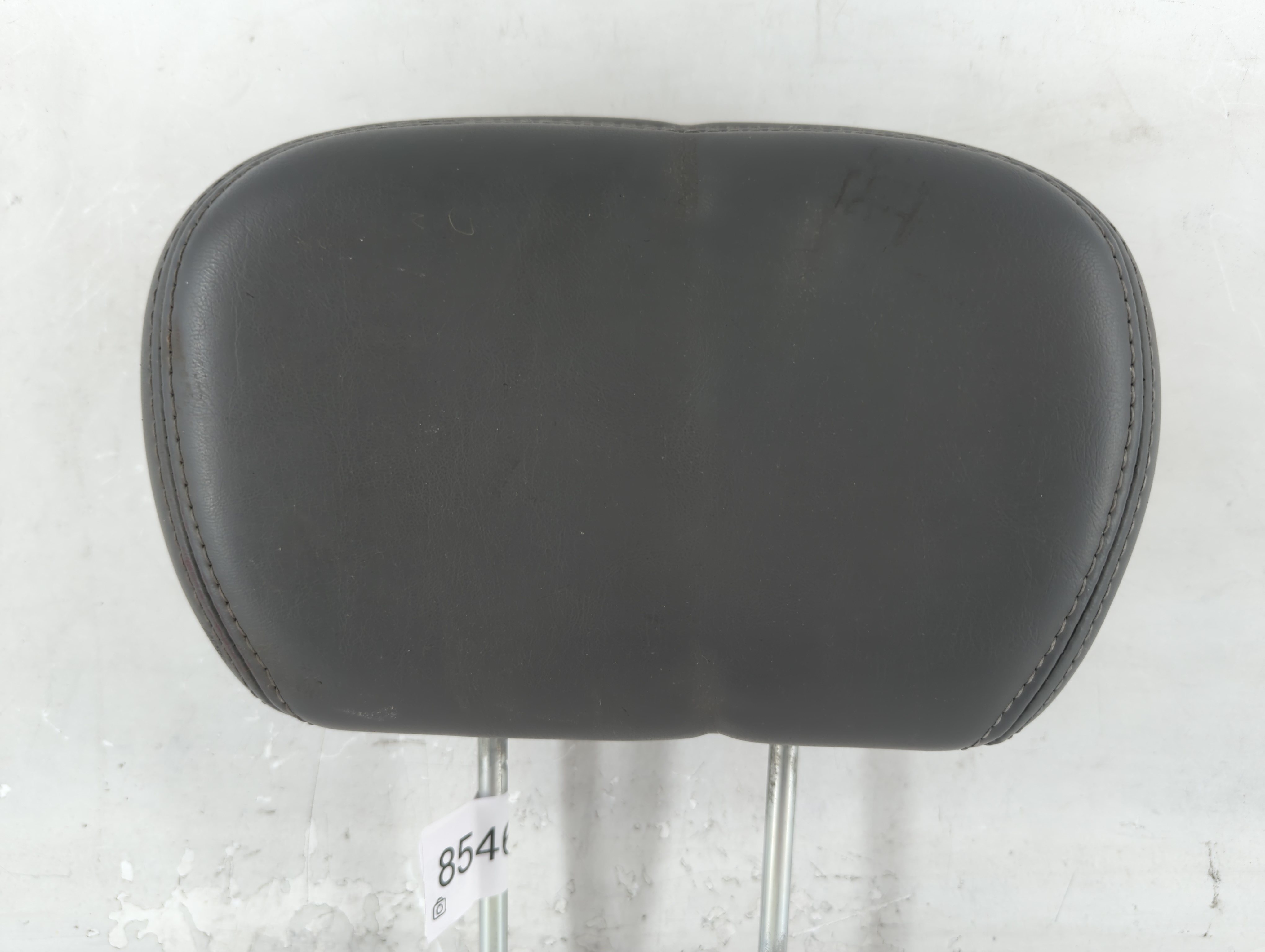 2010 Volkswagen Routan Headrest Head Rest Rear Center Seat Black 854680 - Oemusedautoparts1.com